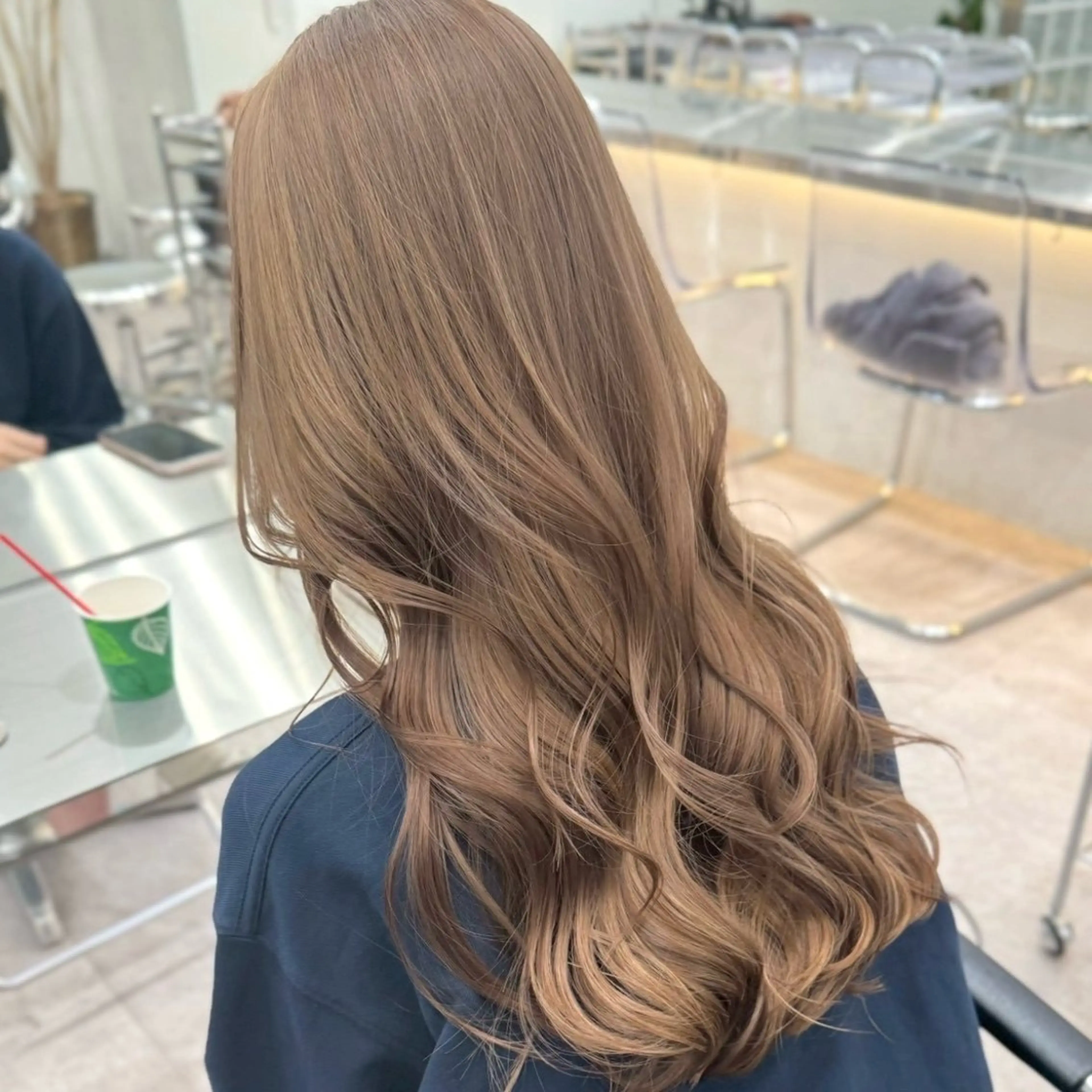 ロング カラー ブリーチ 透明感カラー ヘアカラー ミルクティーベージュ 🩰🤎miharuのヘアスタイル
