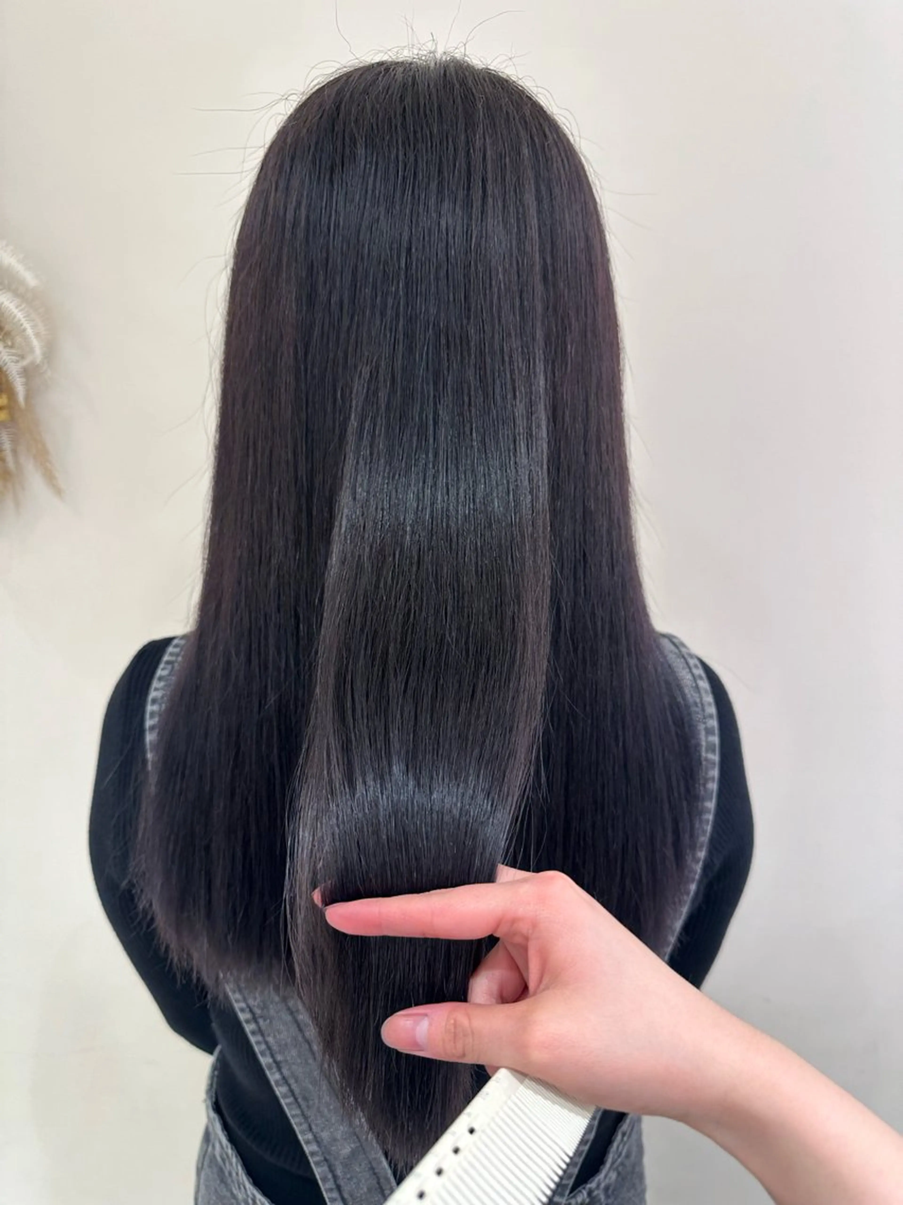 ロング カラー タイトボブ個性派カラ ーAKANEのヘアスタイル