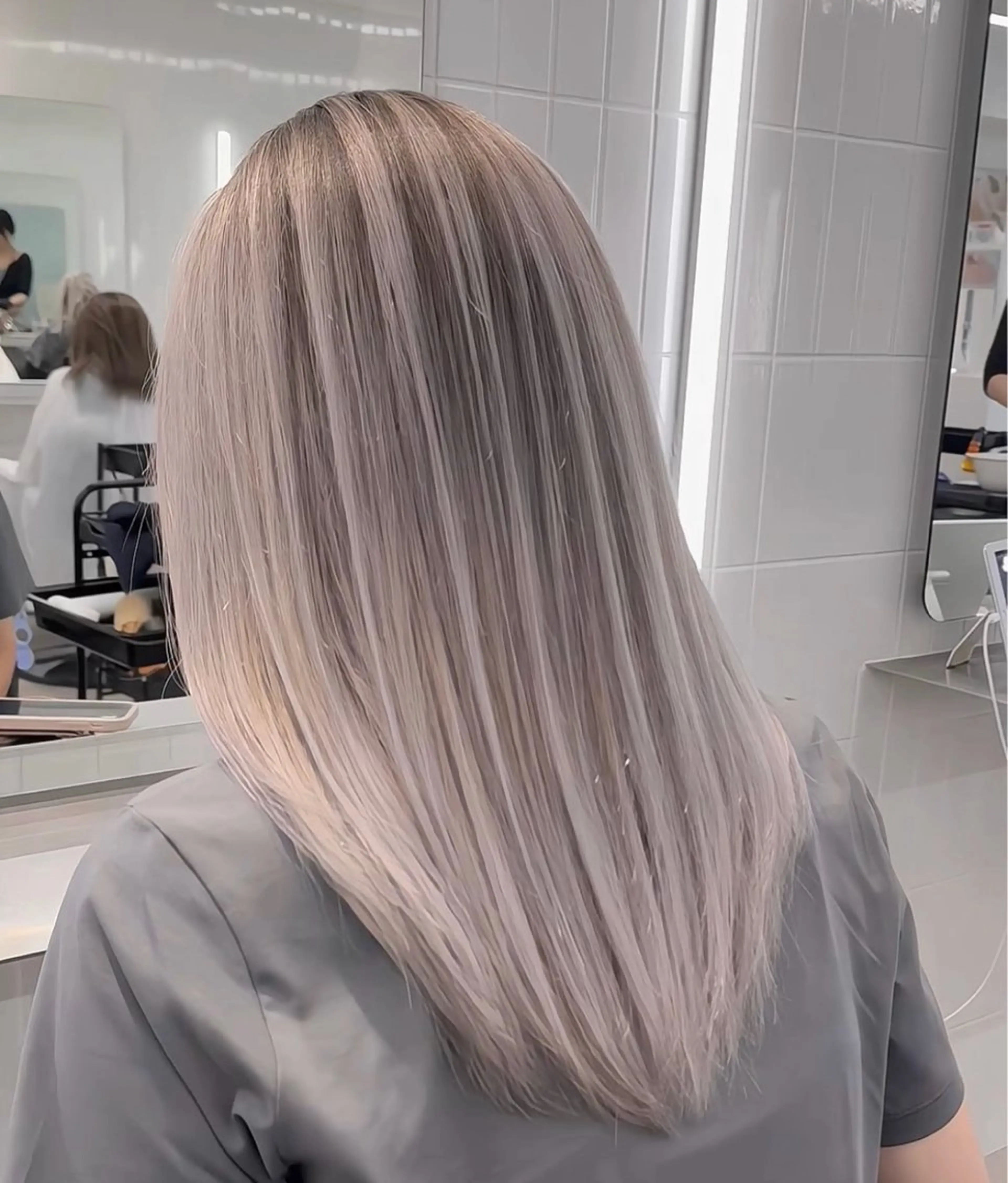 ロング カラー バレイヤージュ ブリーチ デザインカラー ダブルカラー レイヤーカット ヘアカラー トリートメント 表参道/ハイライト バレイヤージュのヘアスタイル