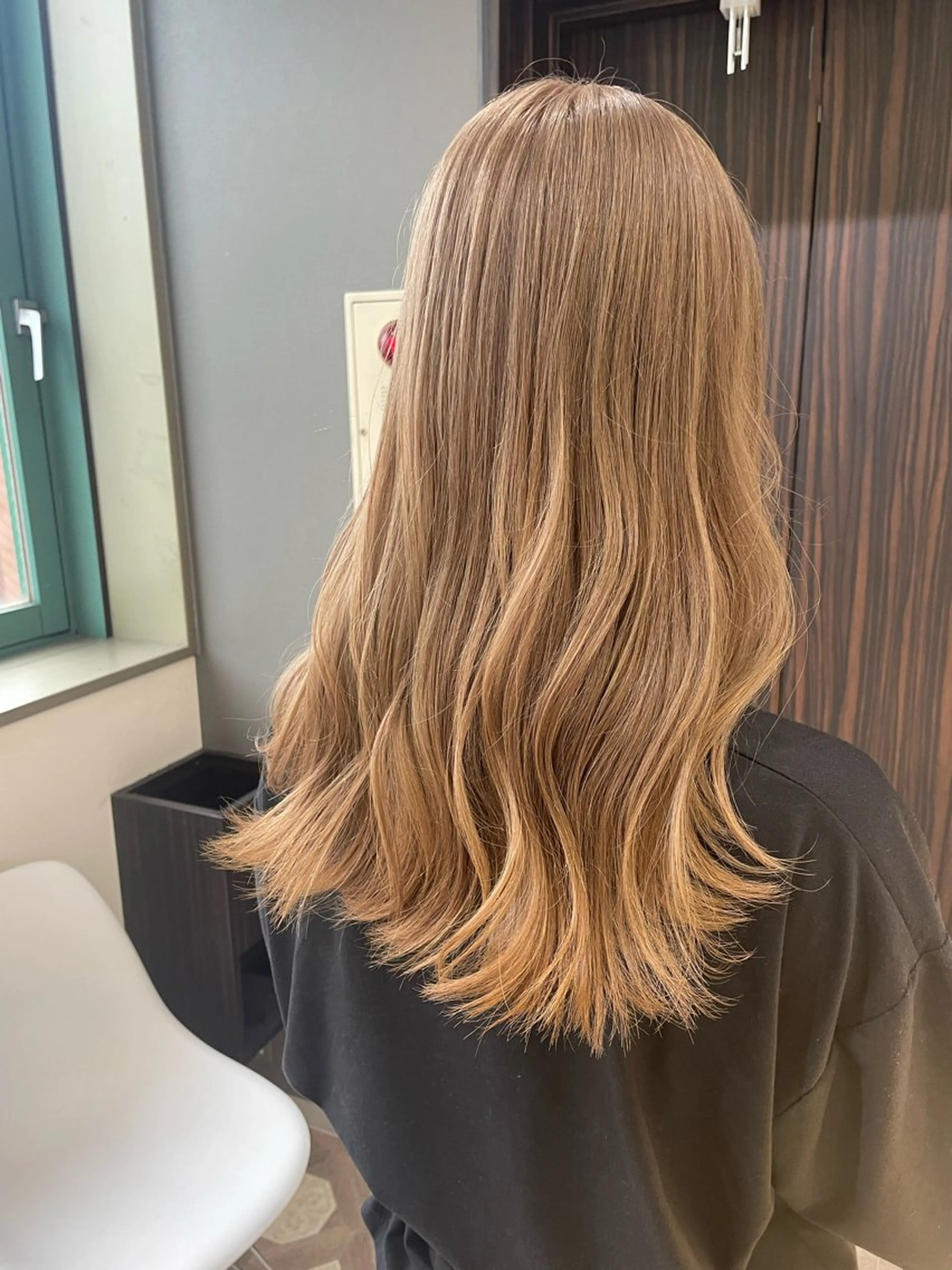 カラー AIRI layer cut hairのヘアスタイル