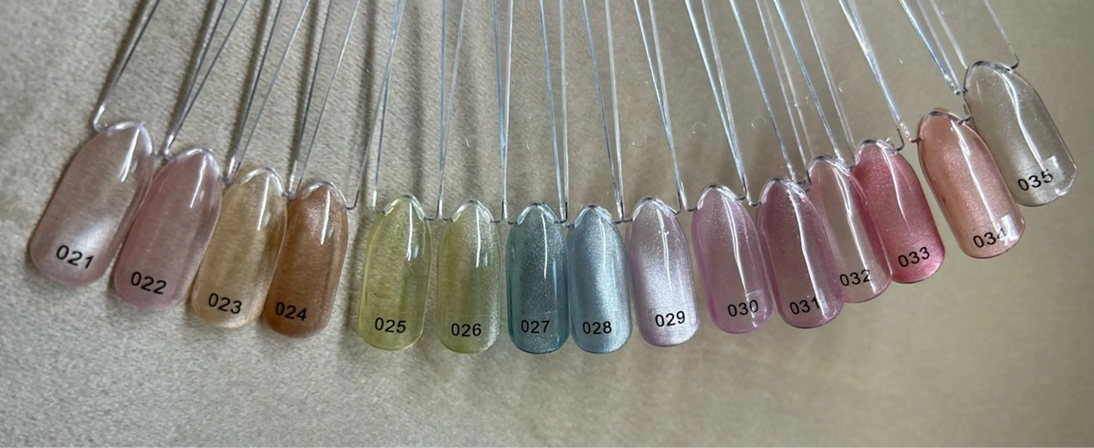 ミディアム ハンドネイル RISE所属・RISE 実紗のネイルデザイン