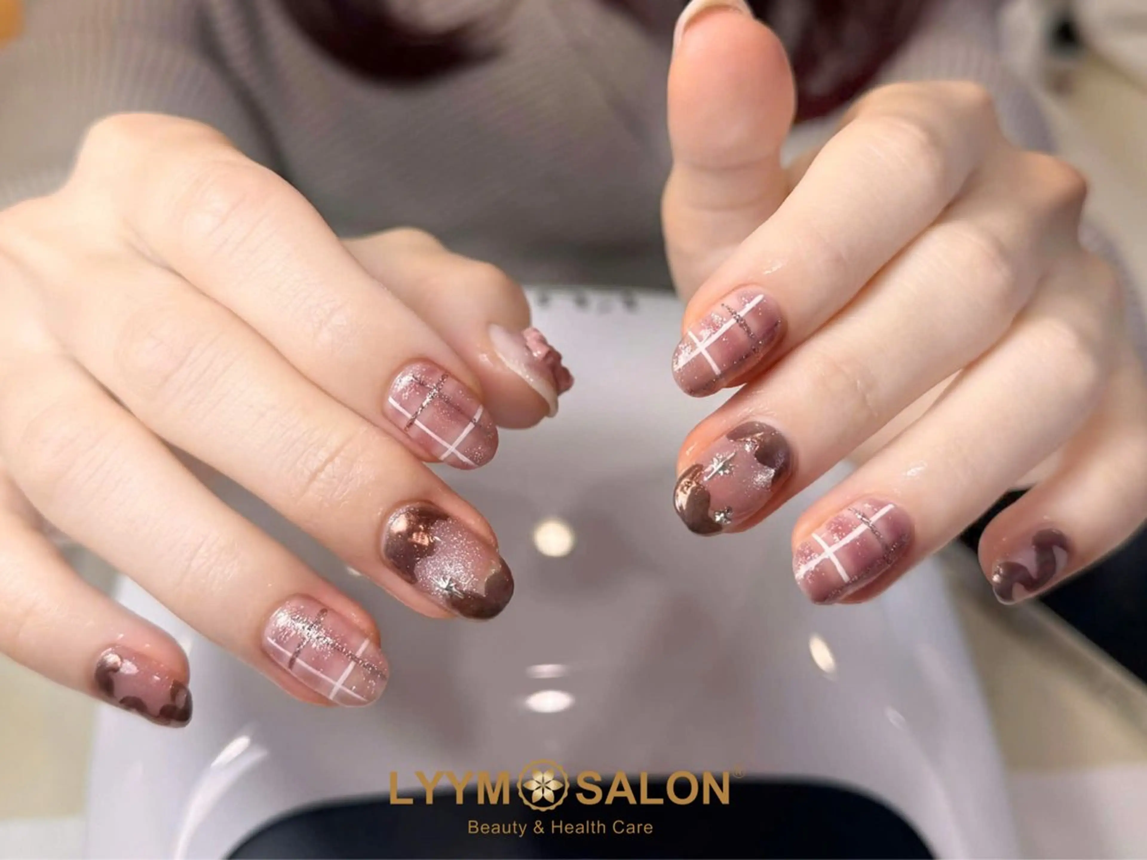 ネイル ボルドー ブラウン チークネイル ドット フットネイル ハンドネイル ハンドケア は なのネイルデザイン