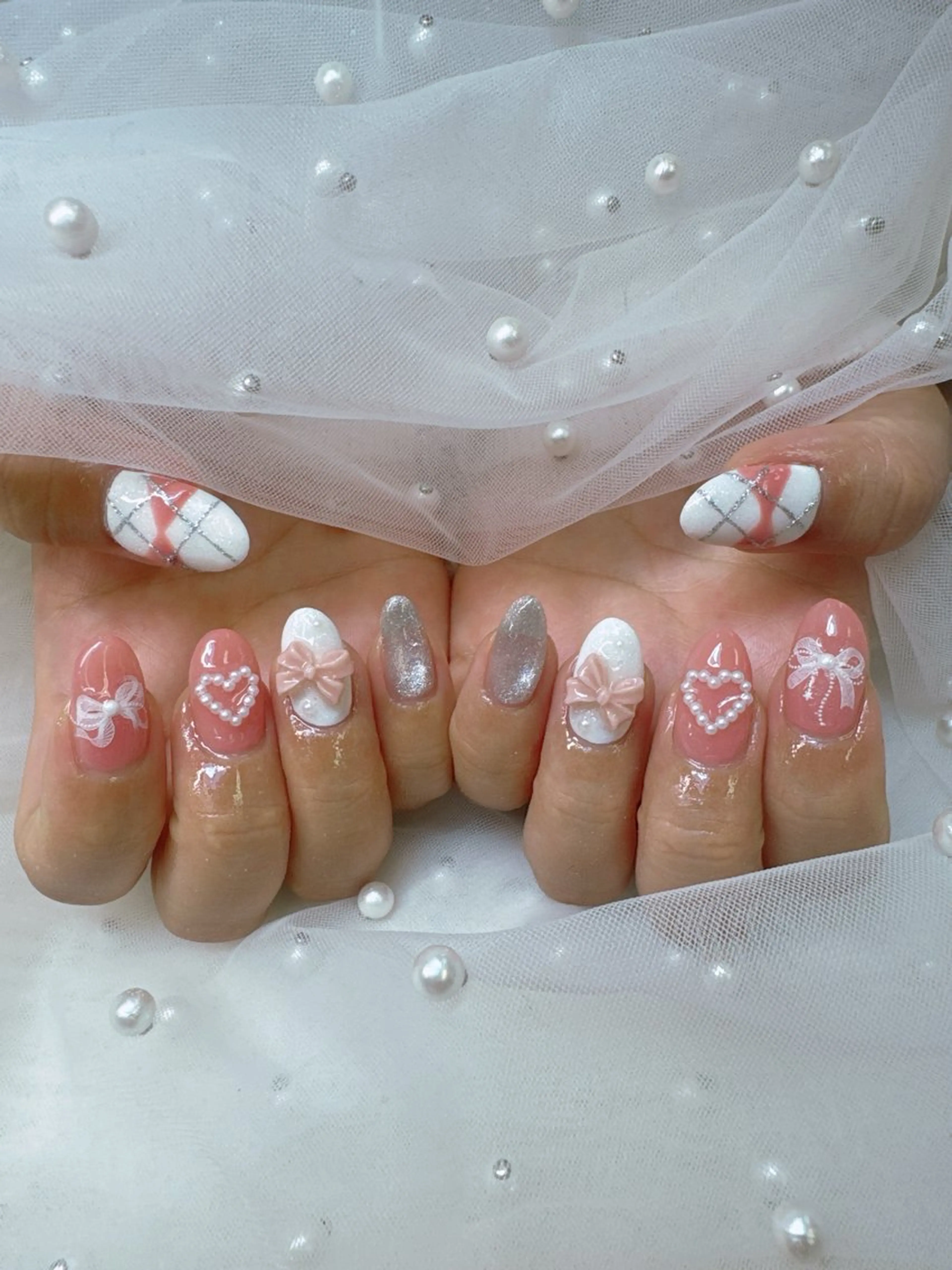 ネイル 成人式 フレンチネイル ジェルネイル ガラスフレンチ キラキラネイル ハンドネイル クイーンズネイル銀座所属・Queeens nailのネイルデザイン