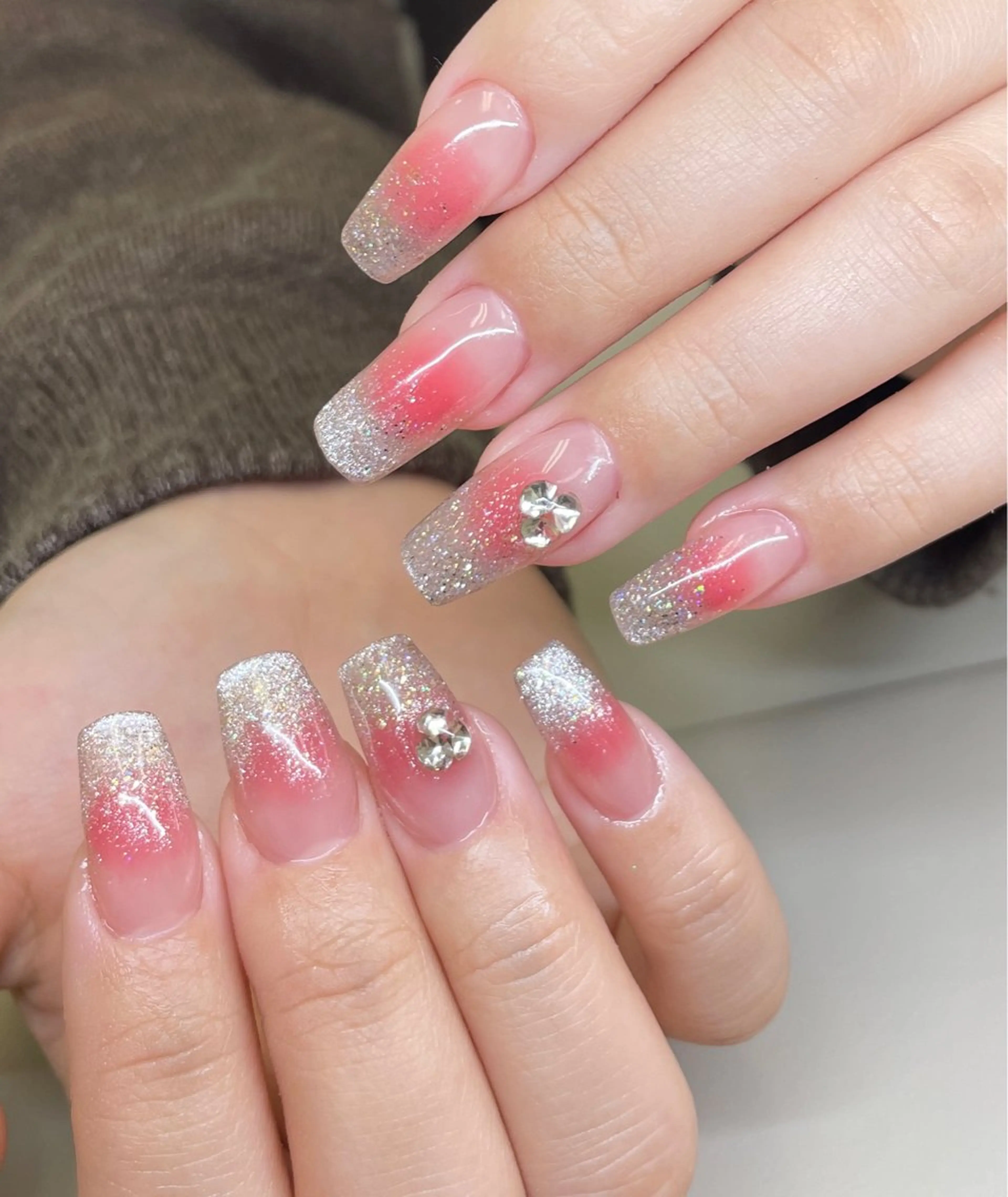 ネイル ハンドネイル AngelChris ビューティーサロンのネイルデザイン