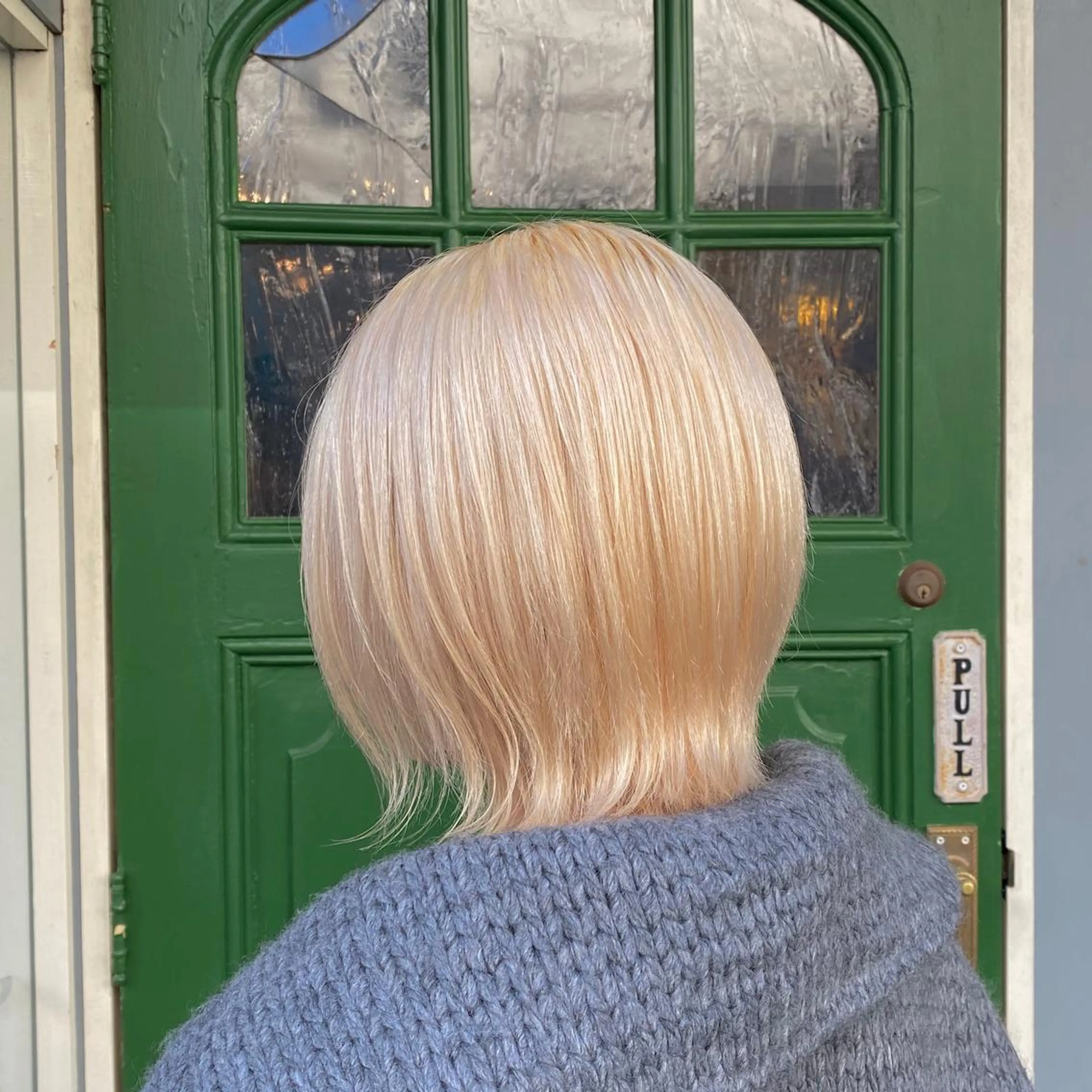 ショート カラー ブリーチ 抜きっぱなしブロンド 縮毛矯正 カット ヘアカラー トリートメント BRITS 渡辺 菜々子のヘアスタイル