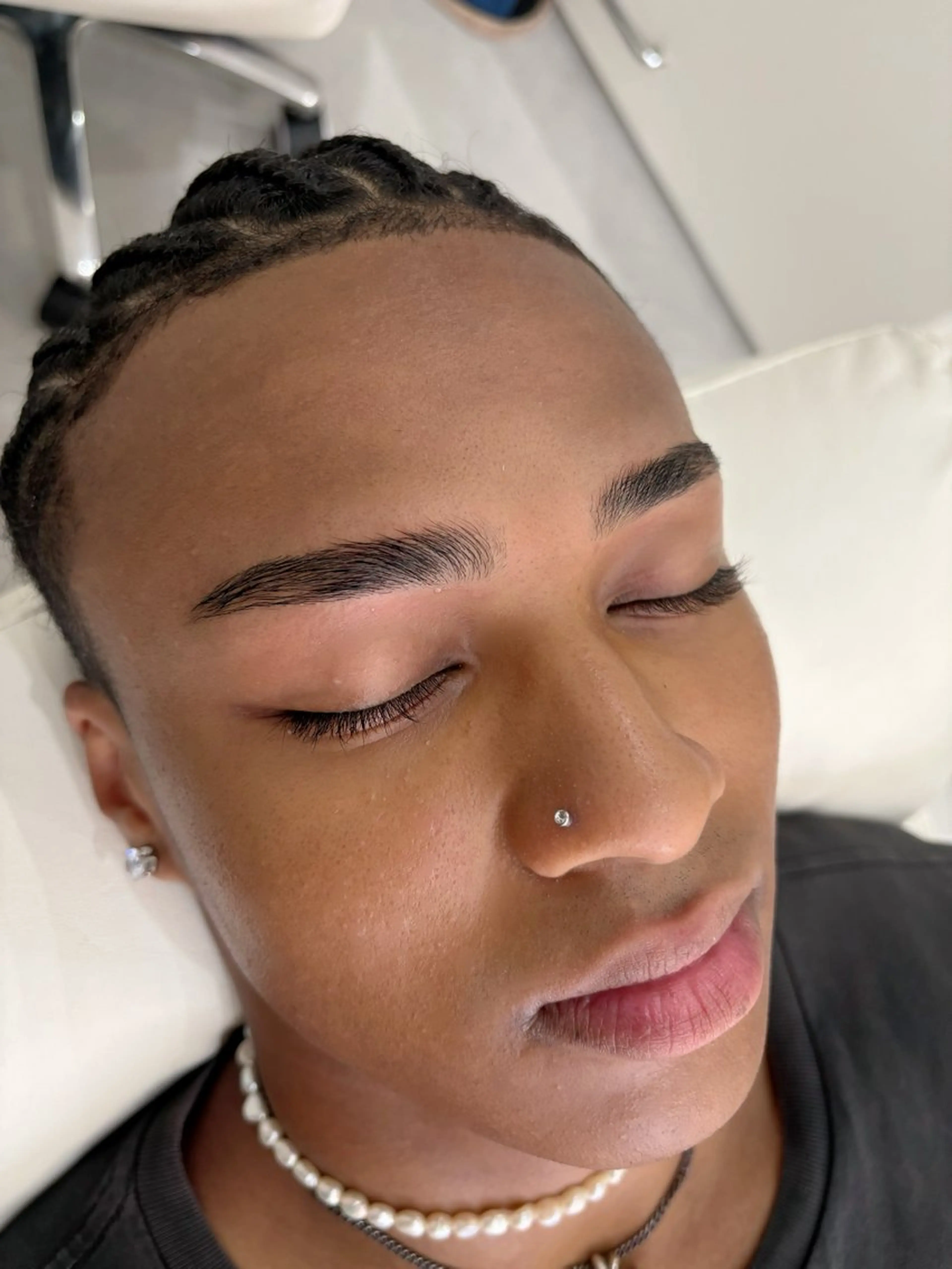 メンズ アイブロウ アイブロウサロン店長 🫧AMIの眉毛・アイブロウイメージ