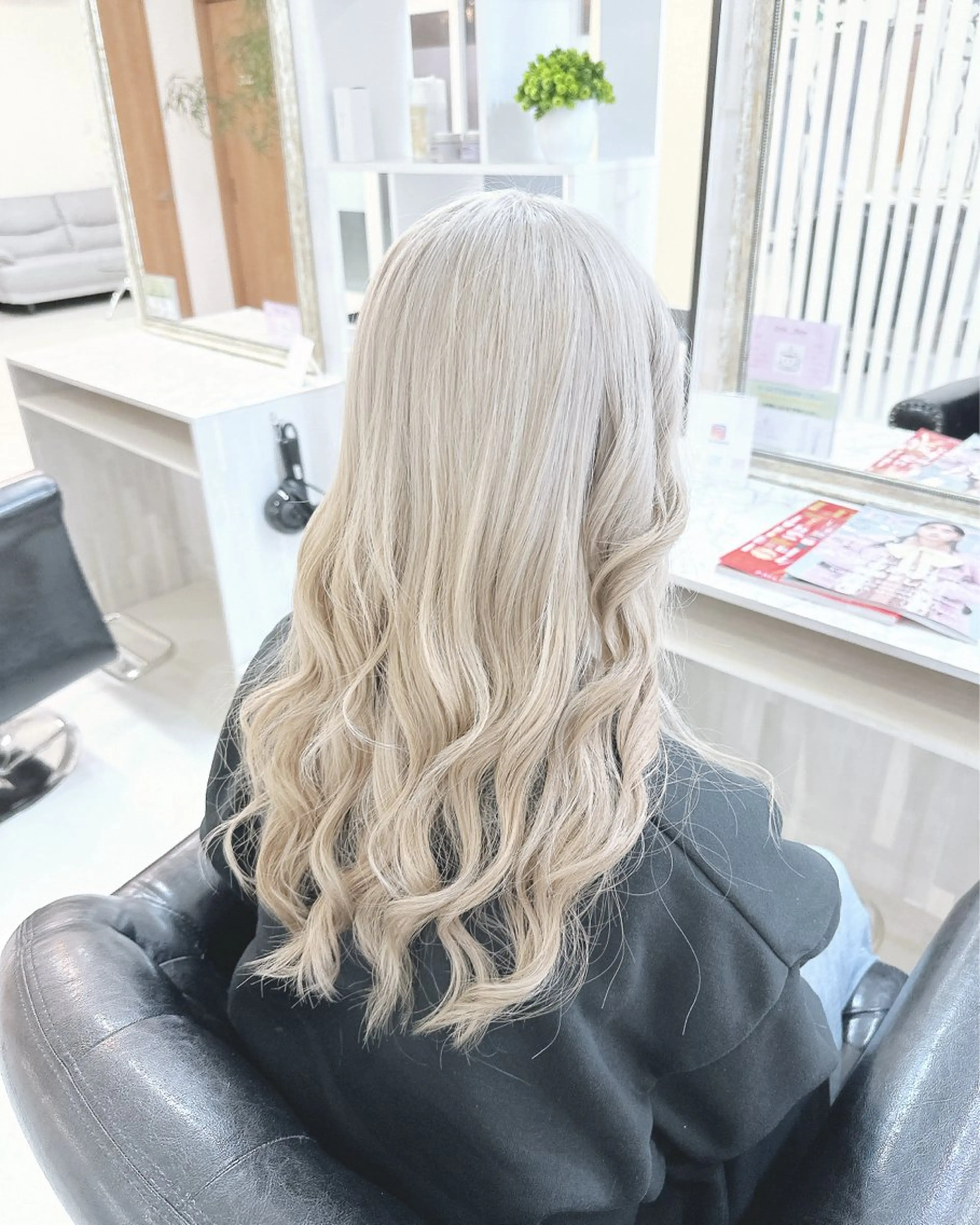 セミロング カラー ブリーチ デザインカラー ヘアカラー トリートメント YURI ✨のヘアスタイル