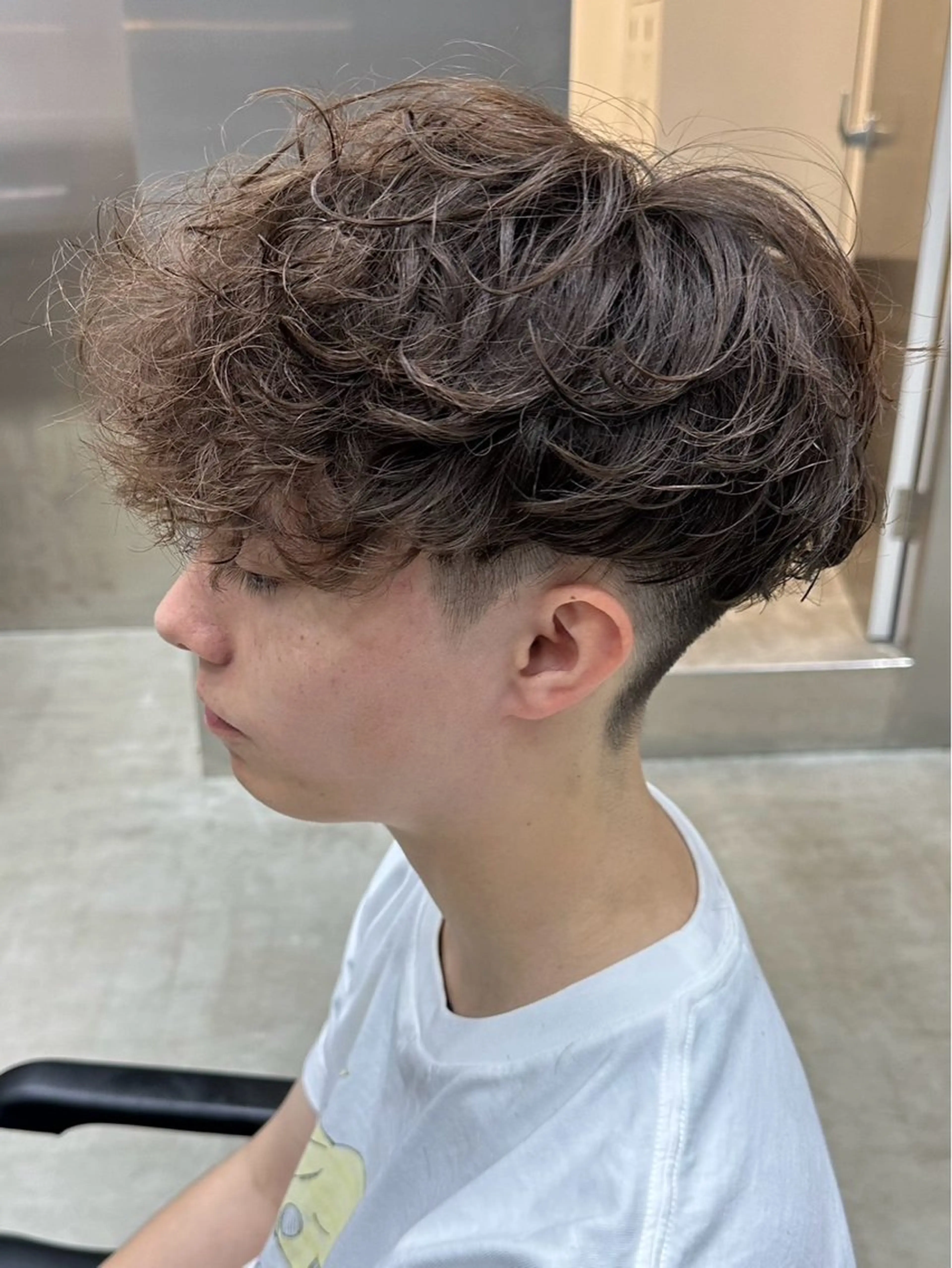 カラー パーマ メンズ フェザーパーマ メンズパーマ プードルパーマ メンズツイストパーマ ツイストスパイラルパーマ 夏果⭐︎fifth 天神 海外風パーマのヘアスタイル