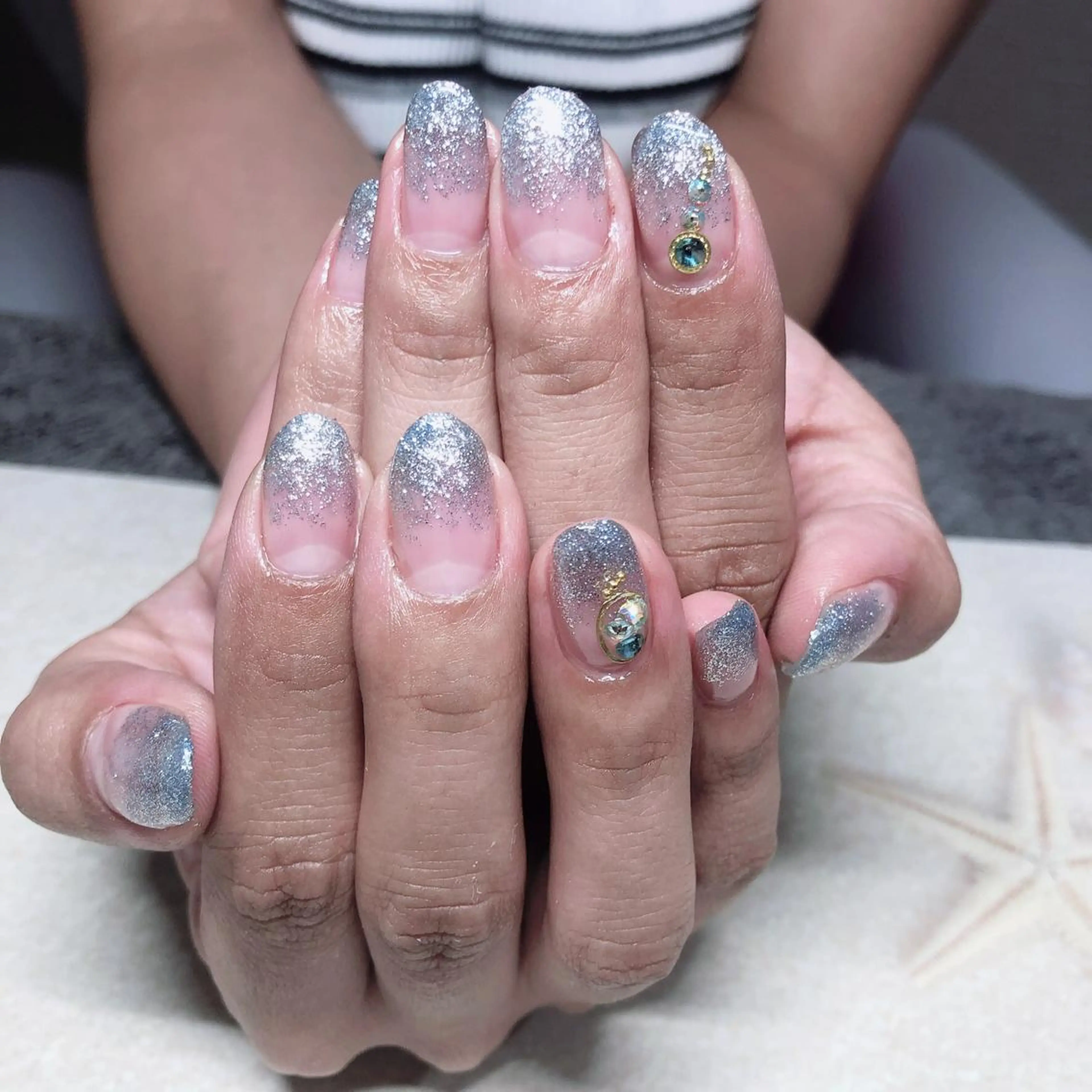 ネイル グラデーション ラメ(グリッター) ラメグラデーション 奥園 良恵のネイルデザイン