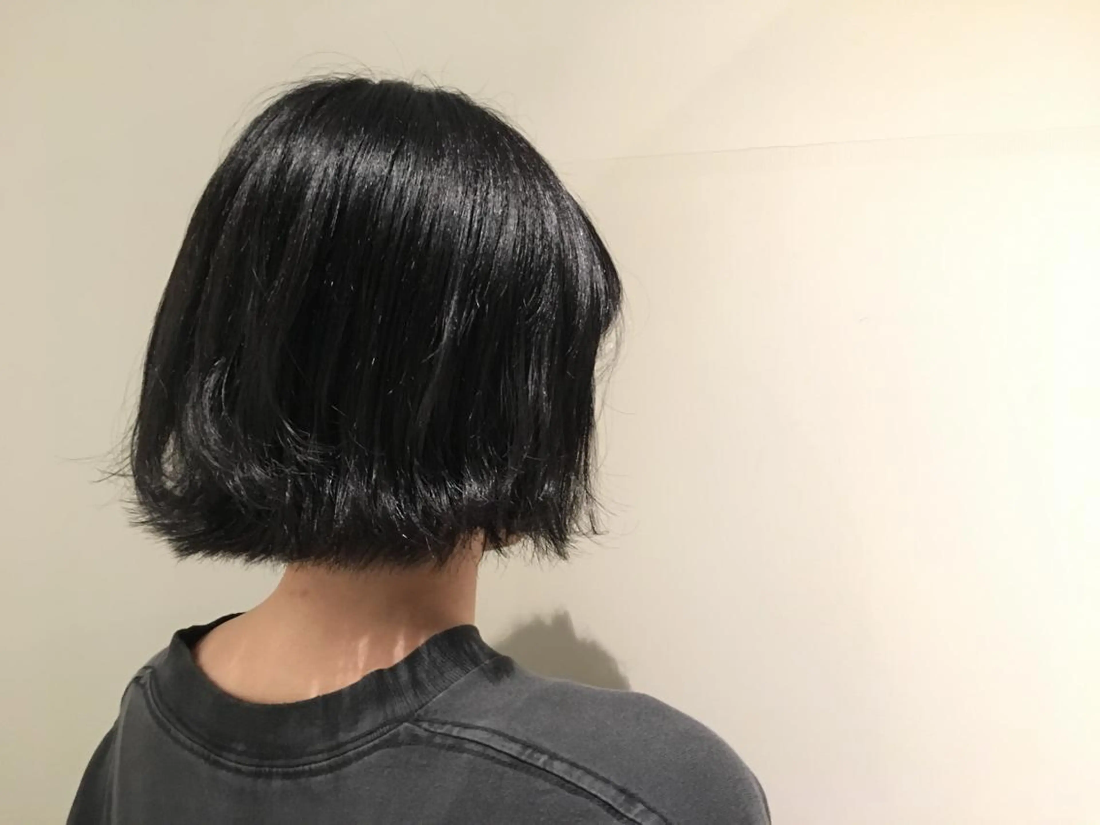 ショート カラー 野々村 朋美のヘアスタイル