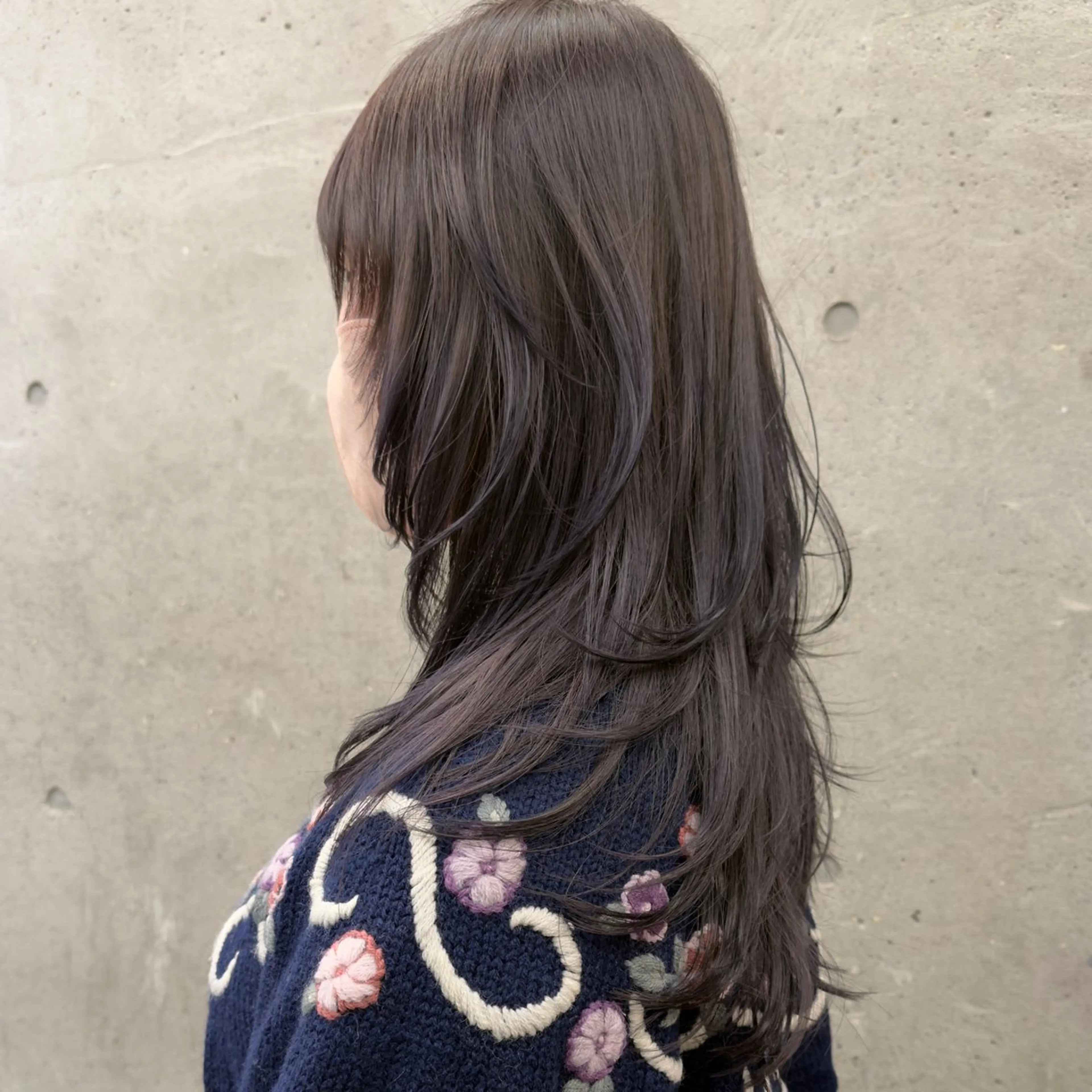 ロング ウルフ/レイヤー/ ブリーチカラーのヘアスタイル