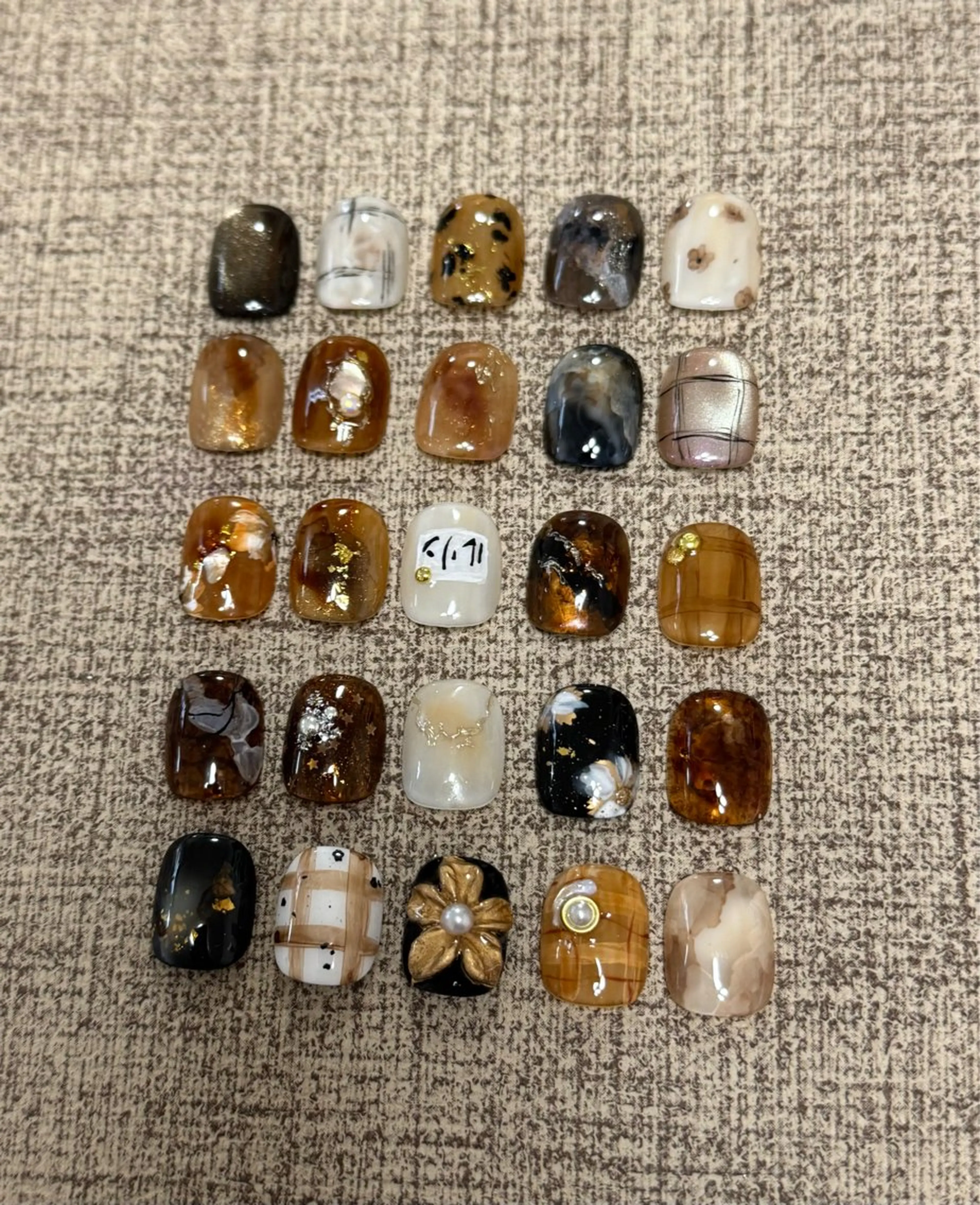 ネイル べっ甲ネイル ハンドネイル ルリン サロン💅のネイルデザイン