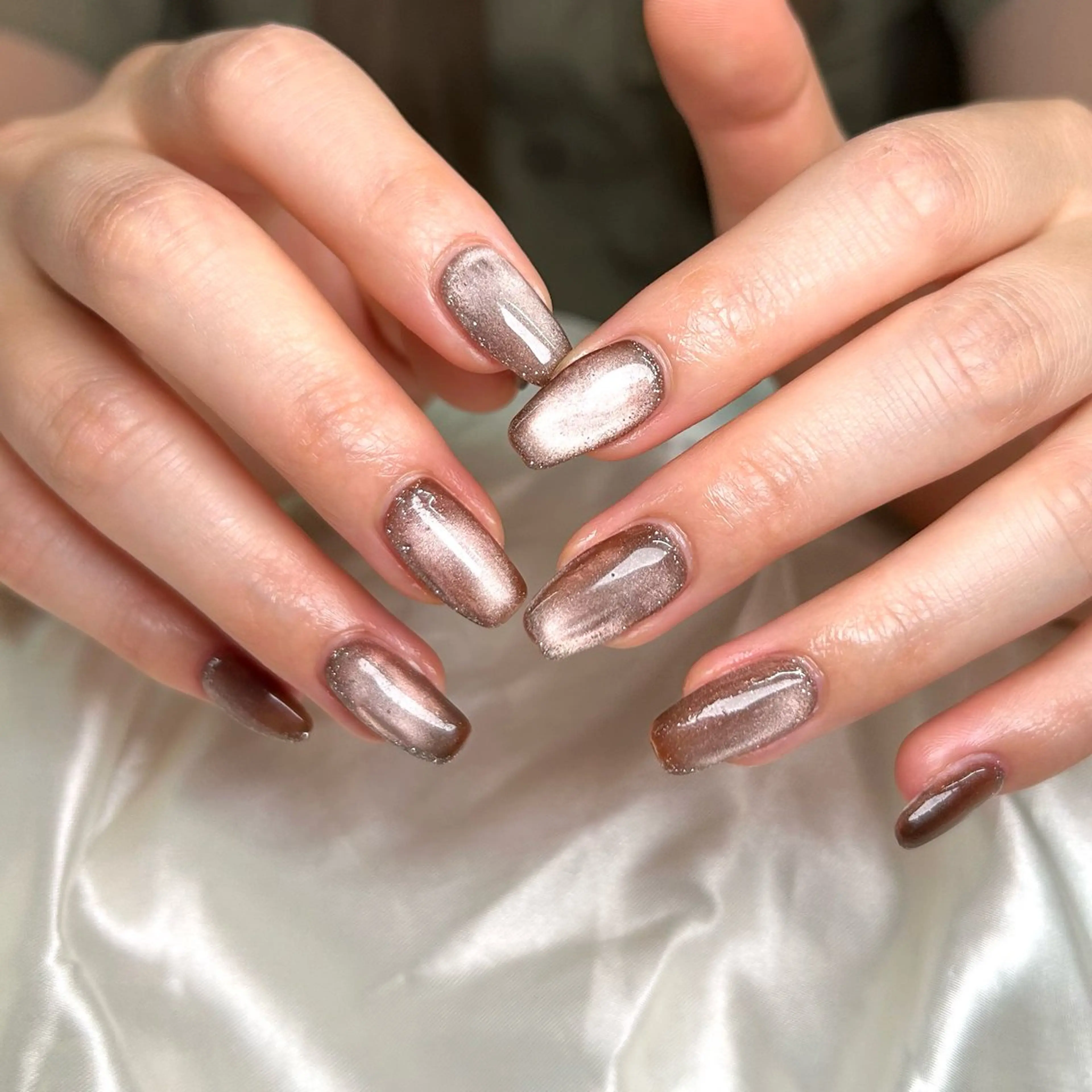 ネイル ブラウン マグネットネイル shine'an fuka🌿🫧のネイルデザイン