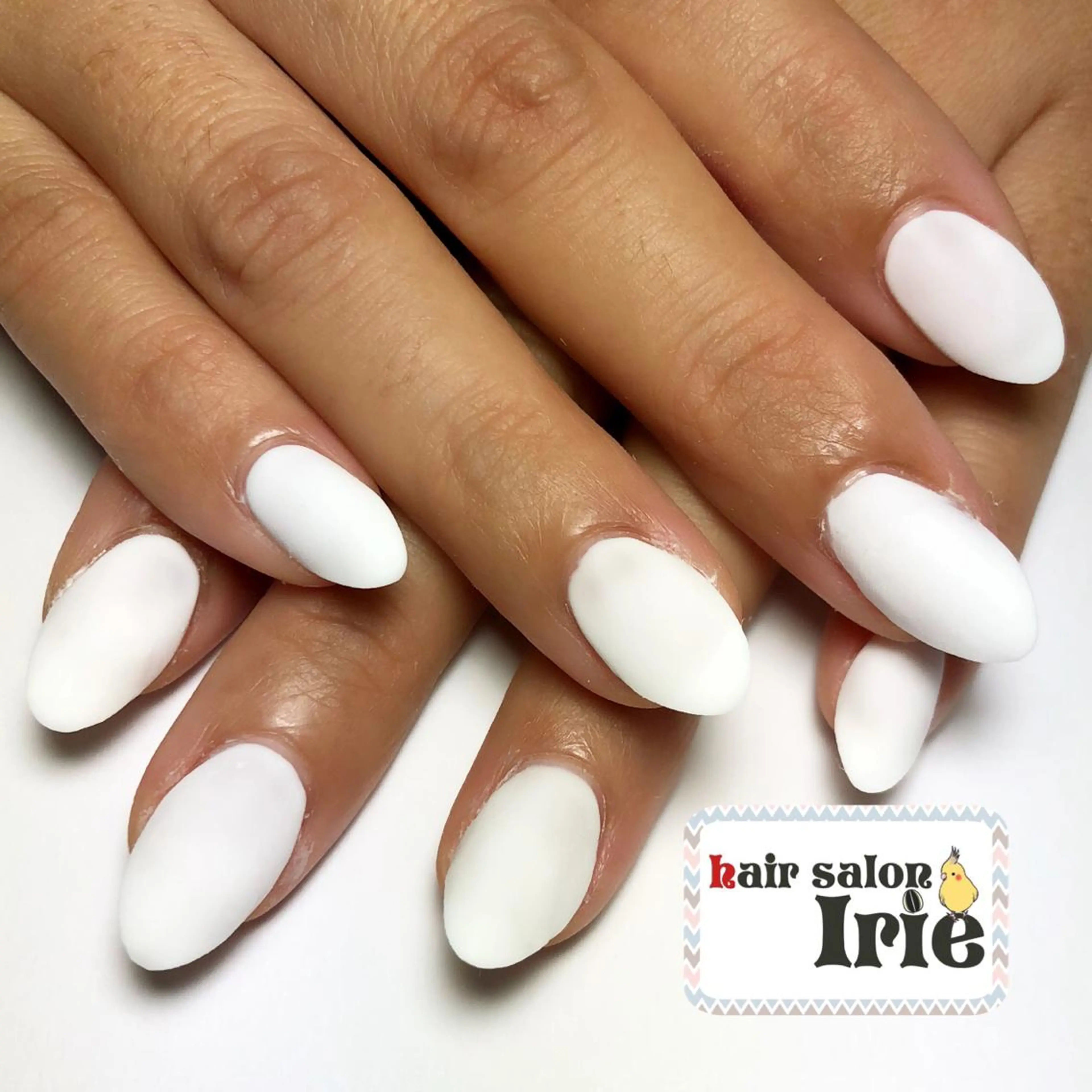 ネイル ジェルネイル ホワイト Hair salon Irie所属・與儀 知佳のネイルデザイン