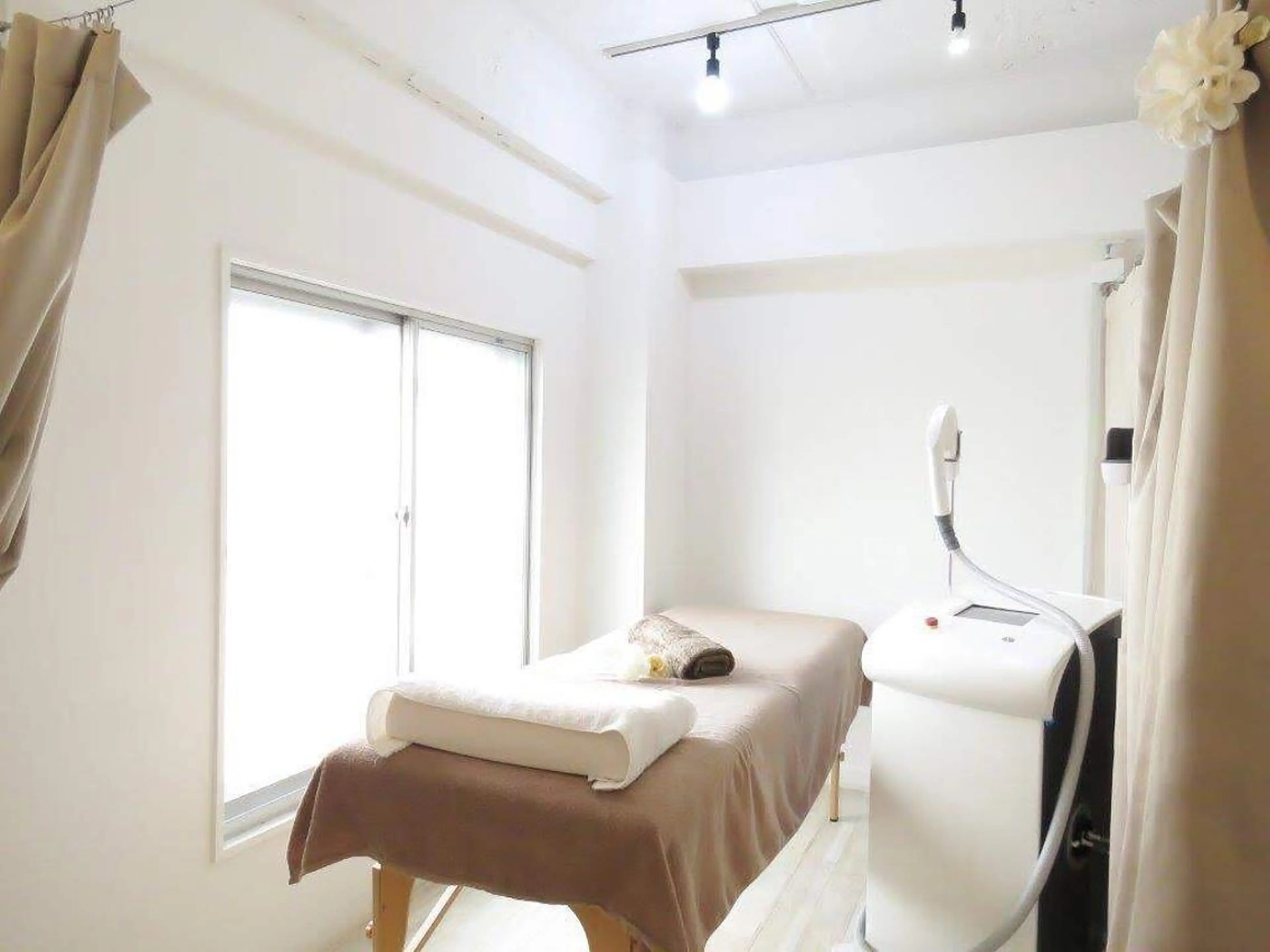 August 山本のマツエク・マツパデザイン