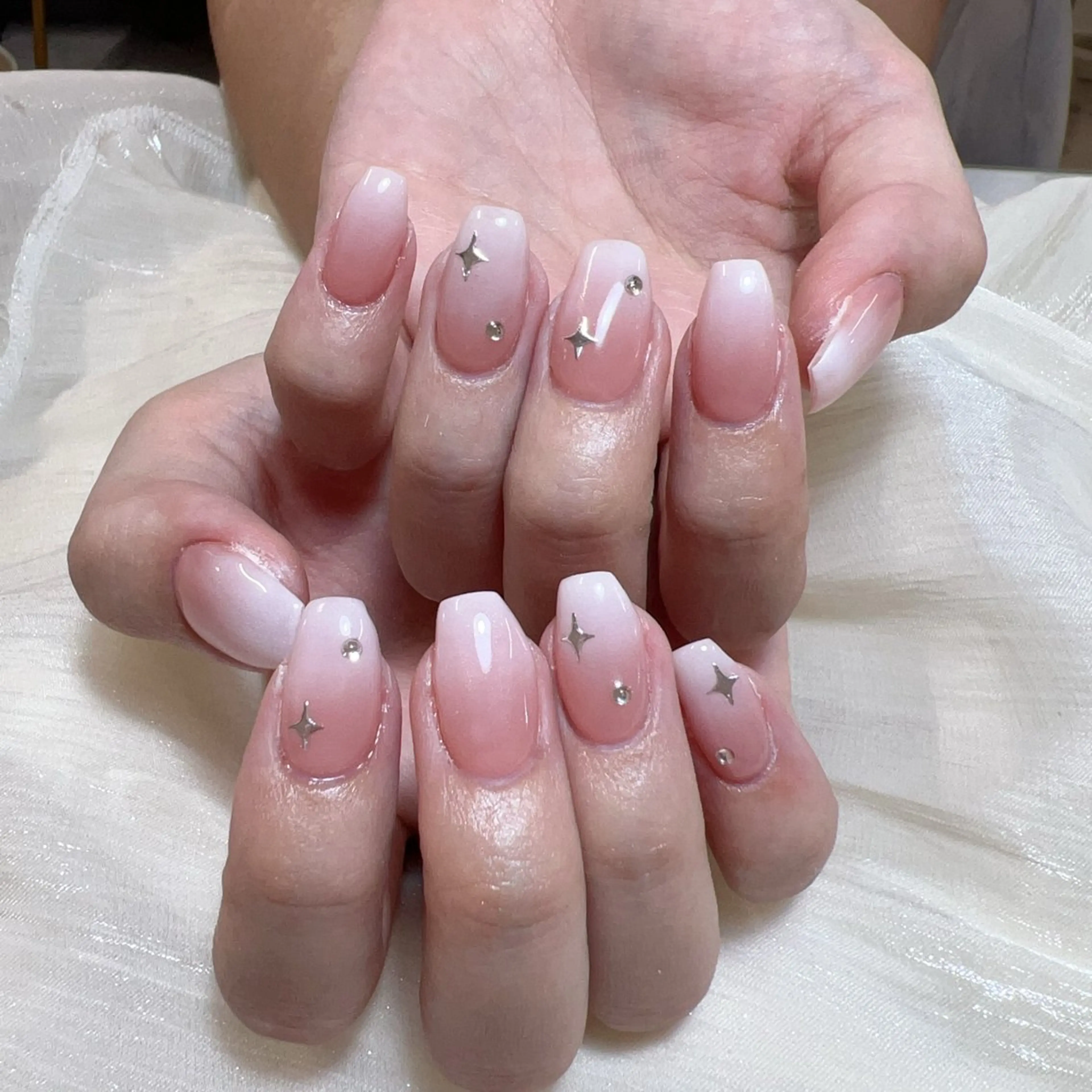 ネイル ハンドネイル 🎀nana🫧 ワンホンネイル🎀のネイルデザイン