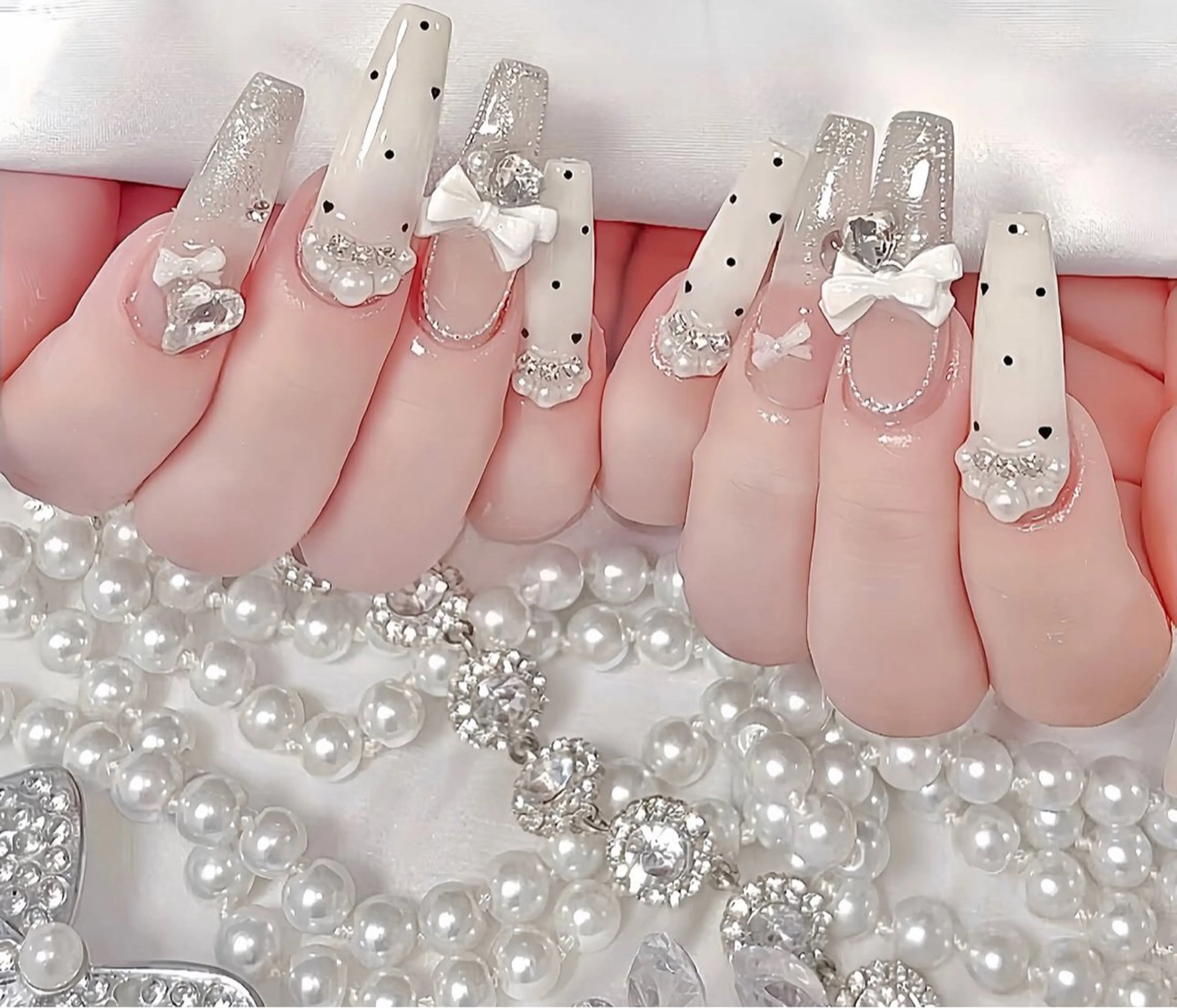 ネイル フレンチネイル ジェルネイル ハロウィン キラキラネイル 韓国ネイル ハンドネイル H.baby Nail Salonのネイルデザイン