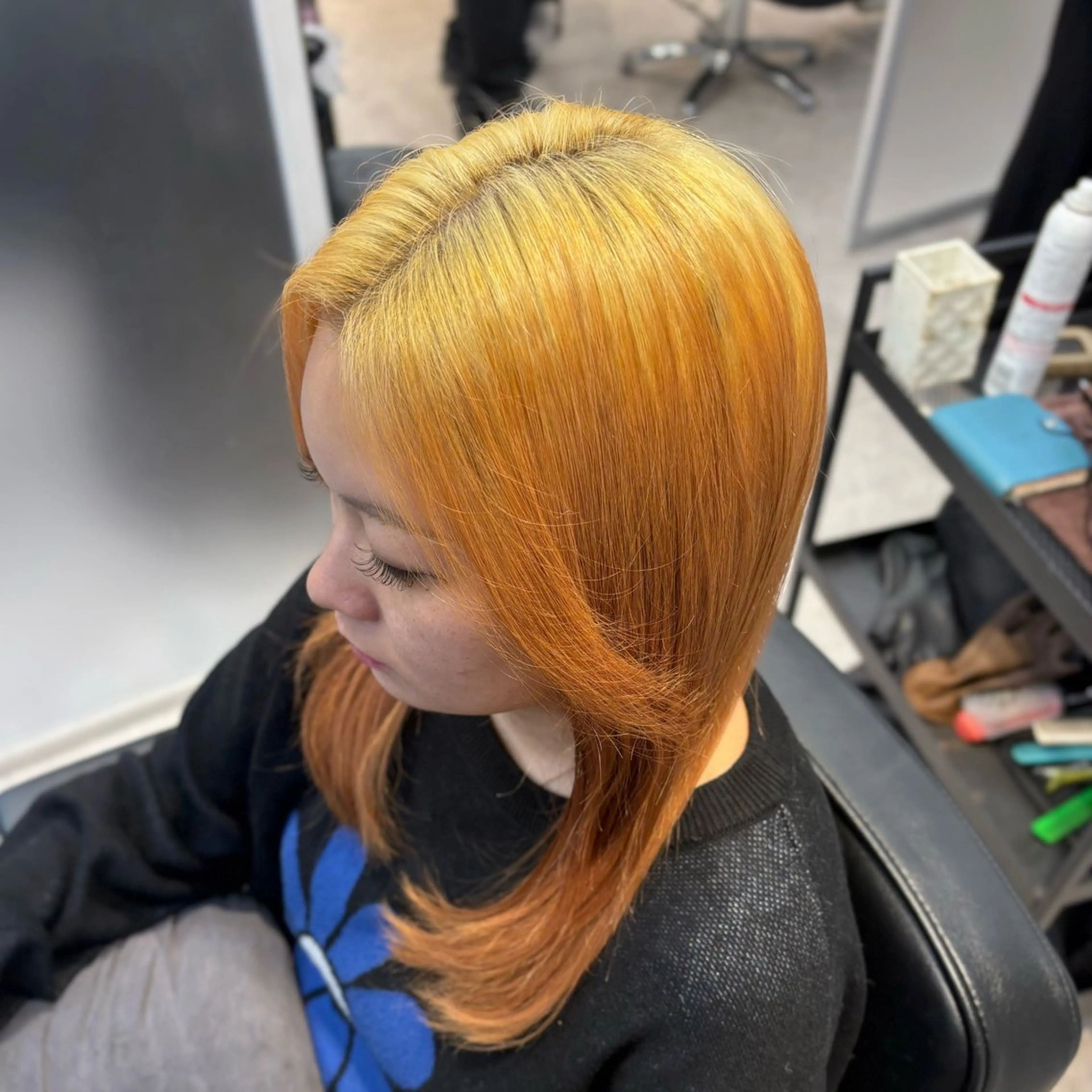 セミロング カラー ブリーチ ヘアカラー youres hair 髪質改善トリートメント&ヘッドスパ 新宿west店所属・小林春月 /新宿美容師のヘアスタイル