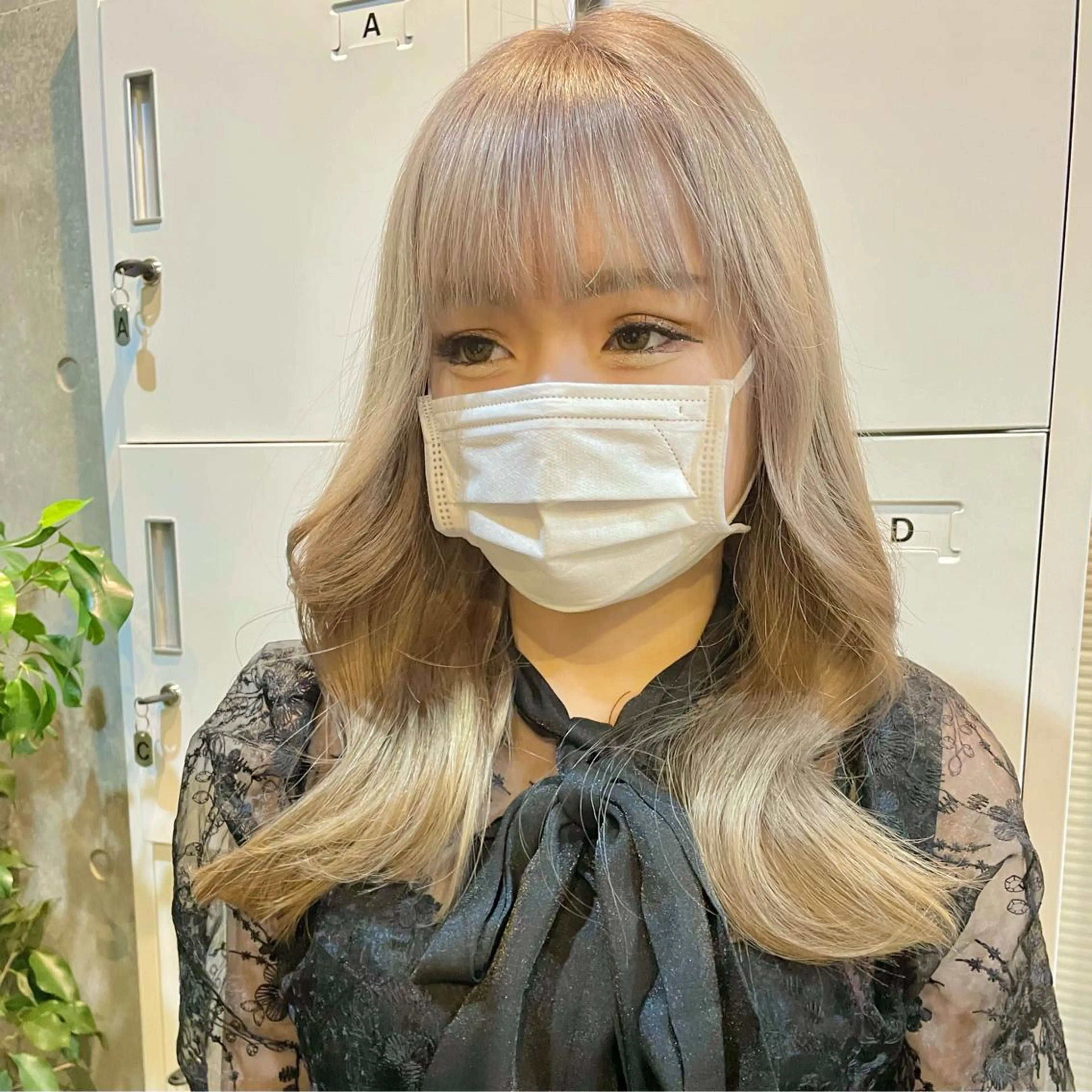 ロング カラー アディクシーカラー ベージュカラー ブリーチ ケアブリーチ ダブルカラー ヘアカラー トリートメント もにか🌞原宿/渋谷 🌝ブリーチカラーのヘアスタイル