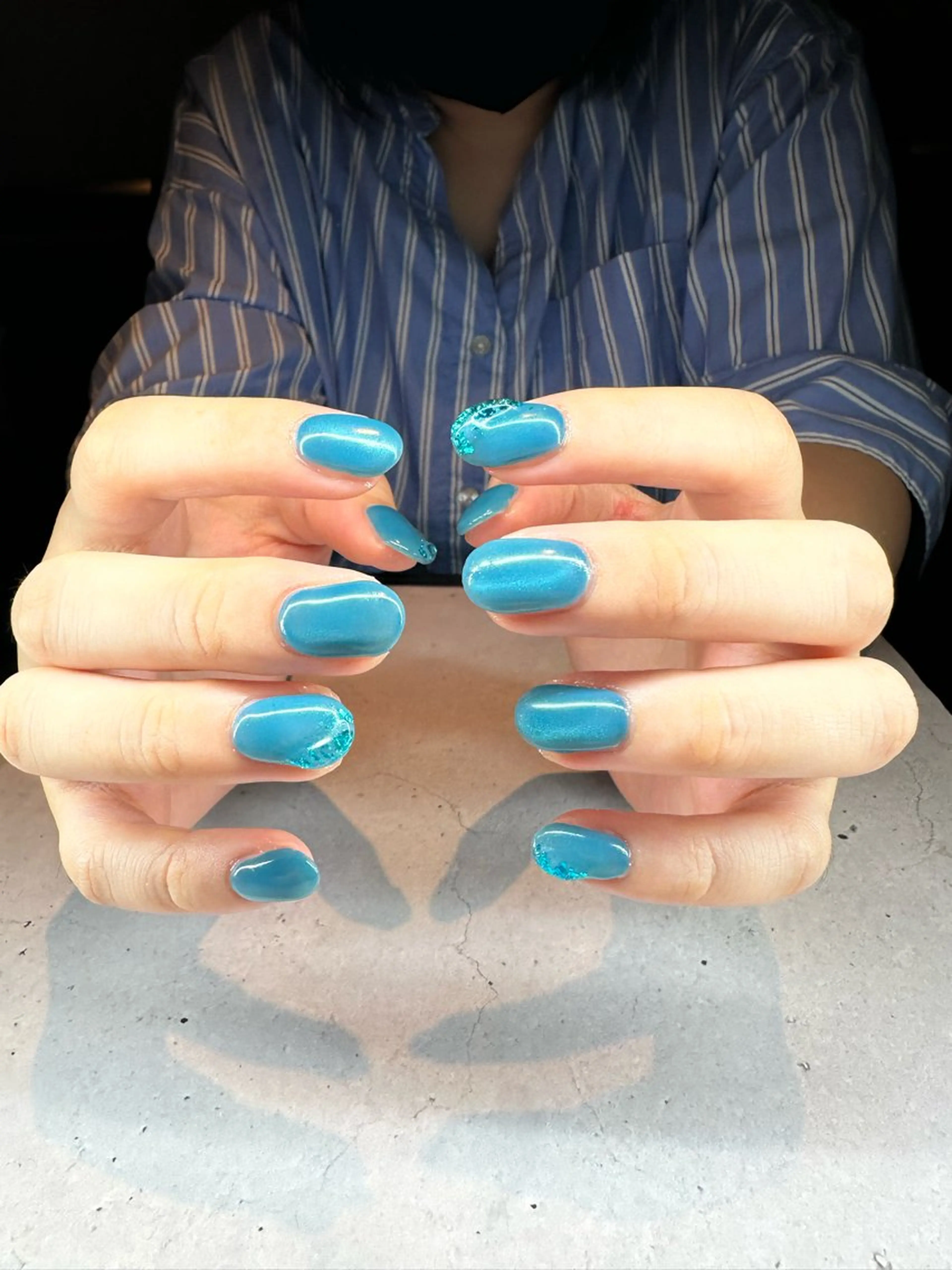 ネイル ブルー マグネットネイル ミラーネイル ニュアンスネイル ぷっくりネイル ハンドネイル nailsalon Daphneのネイルデザイン