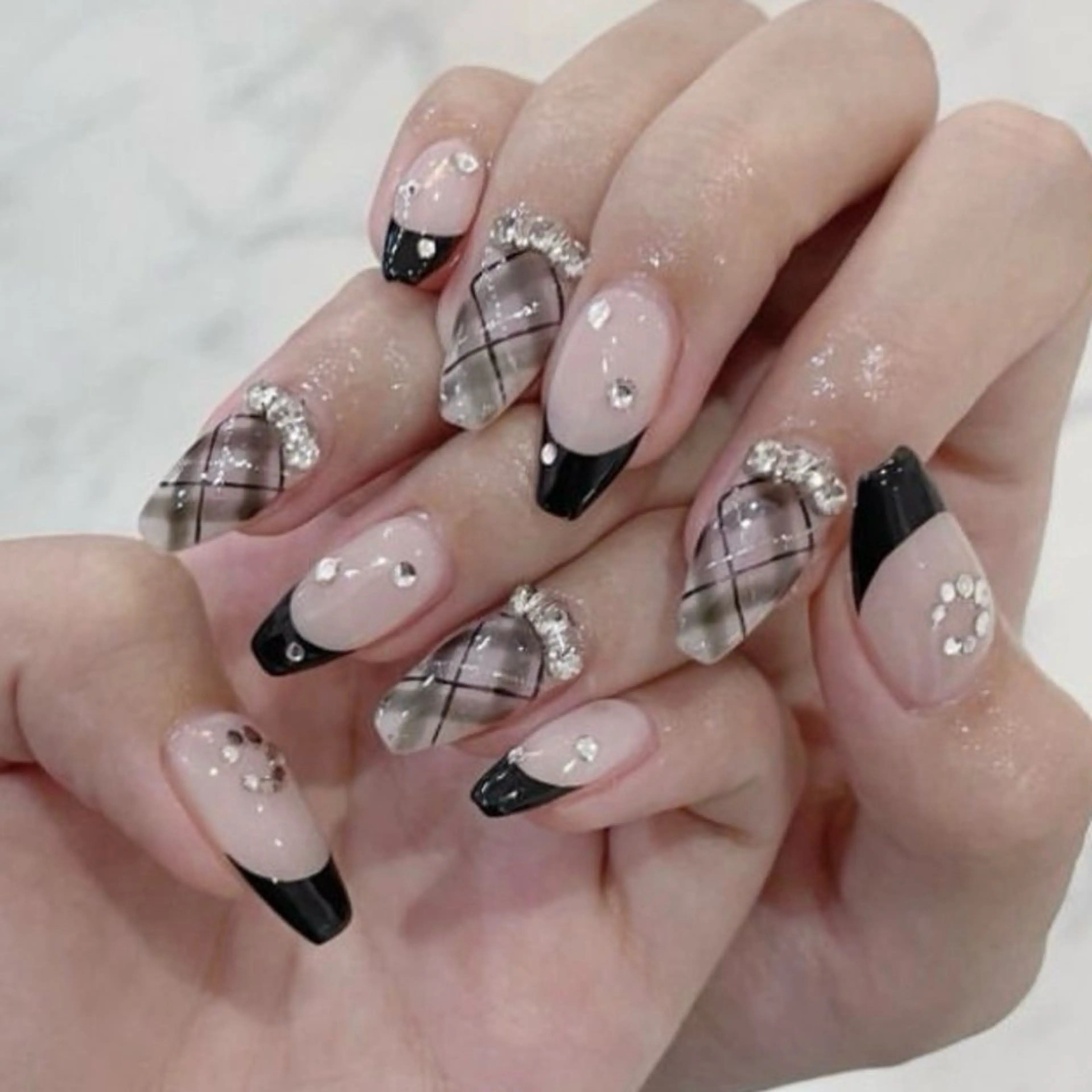 ネイル 成人式 ジェルネイル ロングネイル マグネットネイル 大理石ネイル(マーブル) ハンドネイル MoMoA Nail ネイル長さ出し専門店のネイルデザイン