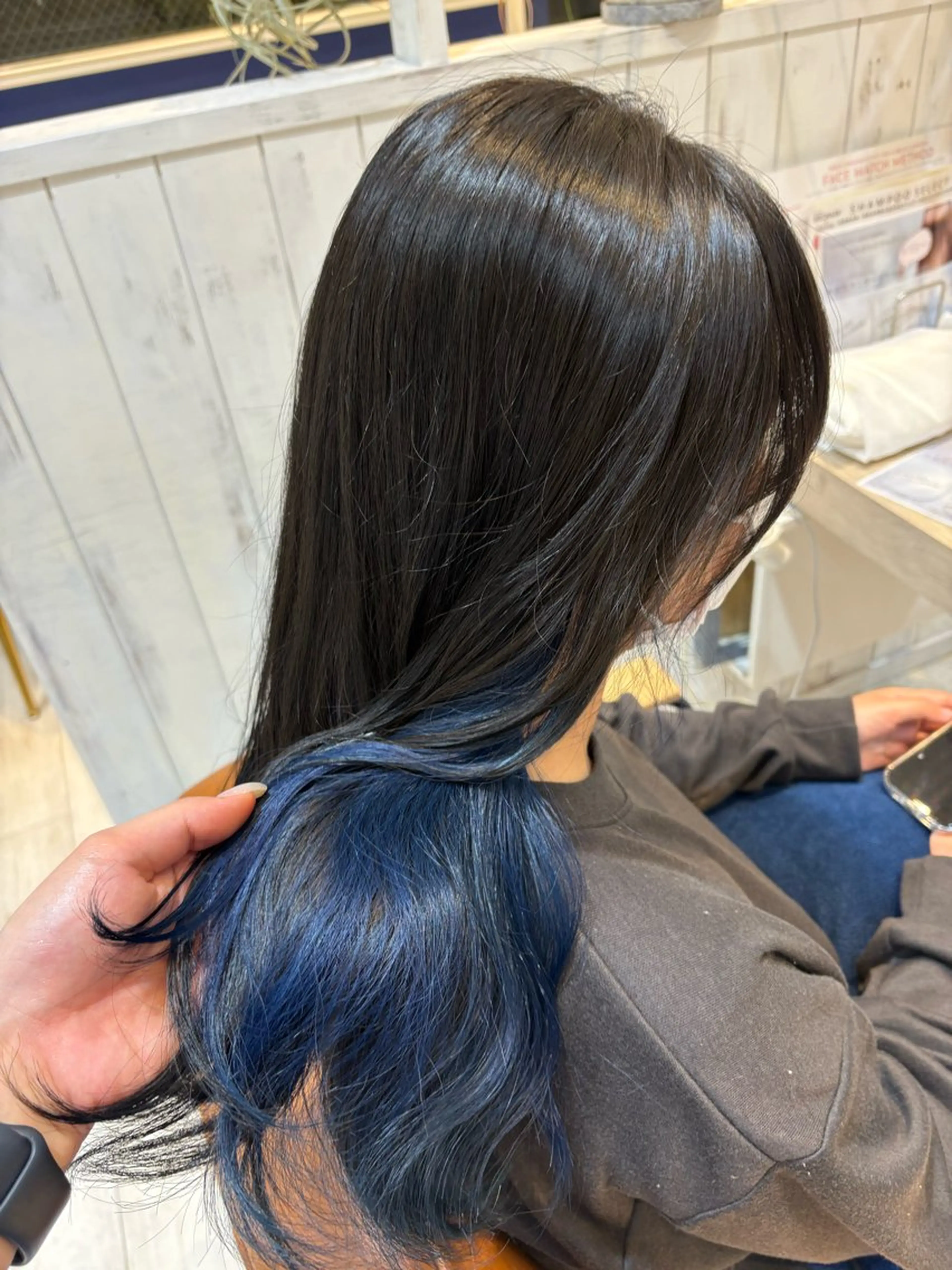 ロング カラー ブルーカラー ブルージュ インナーカラー 大槻 ハルカのヘアスタイル