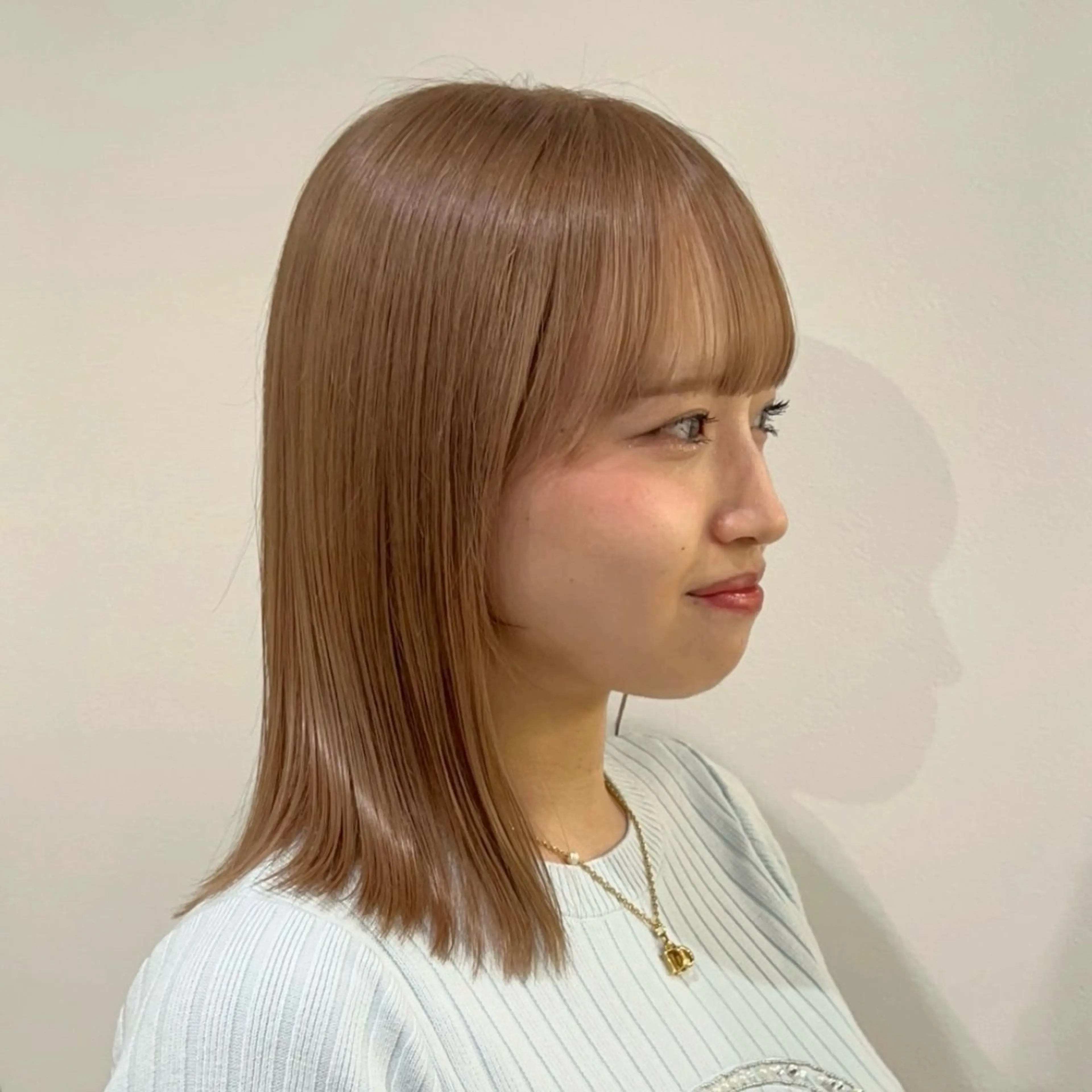 ミディアム カラー ベージュカラー ハイトーンカラー ハイトーンベージュ ボブ 外ハネヘア ✨メンズ/パーマ/ 三宅 昌太✨のヘアスタイル