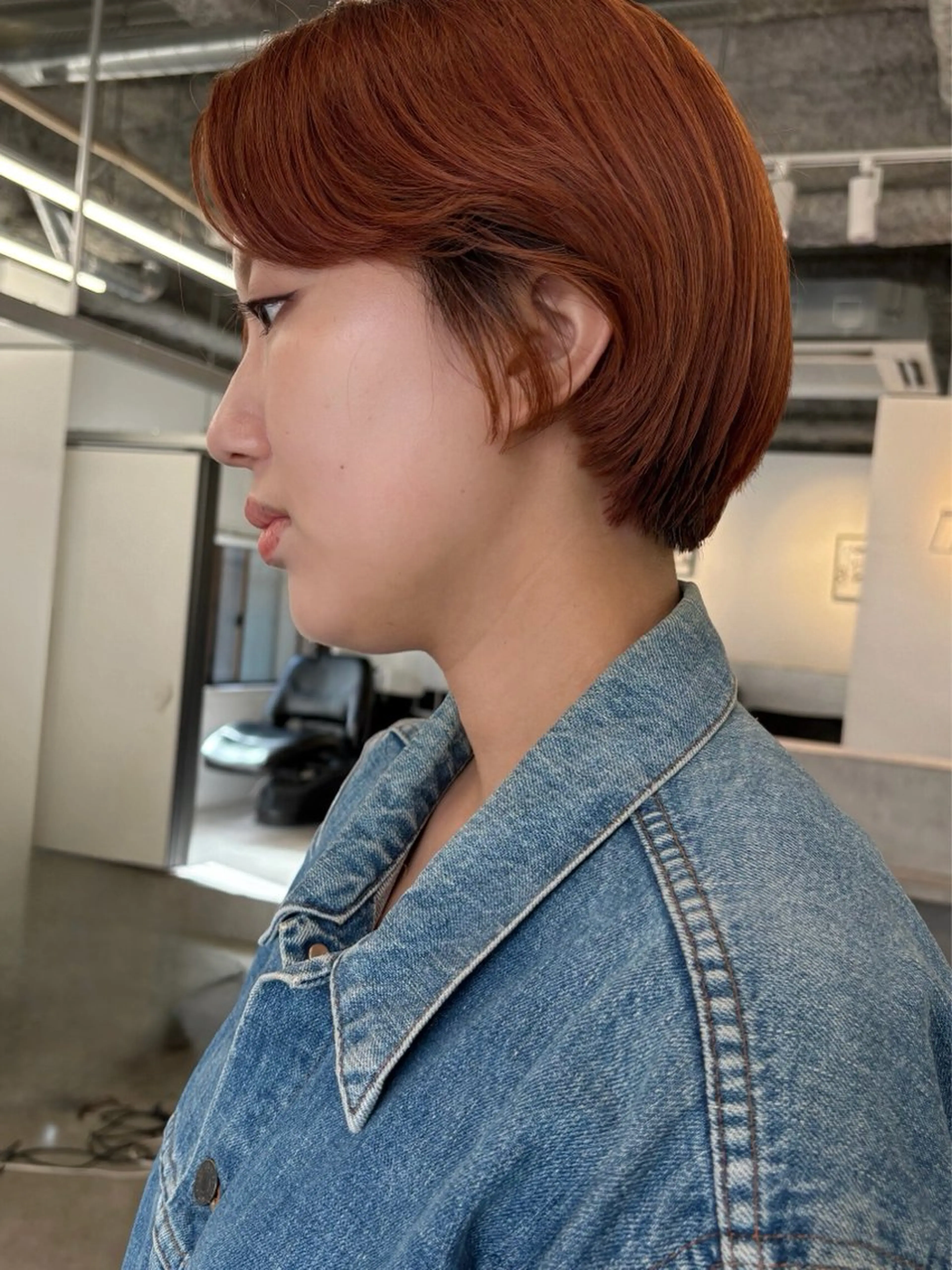 ショート カラー ブリーチ オレンジ レッドカラー パーマ、ボブ、透明感 カラー、小須田ゆあのヘアスタイル