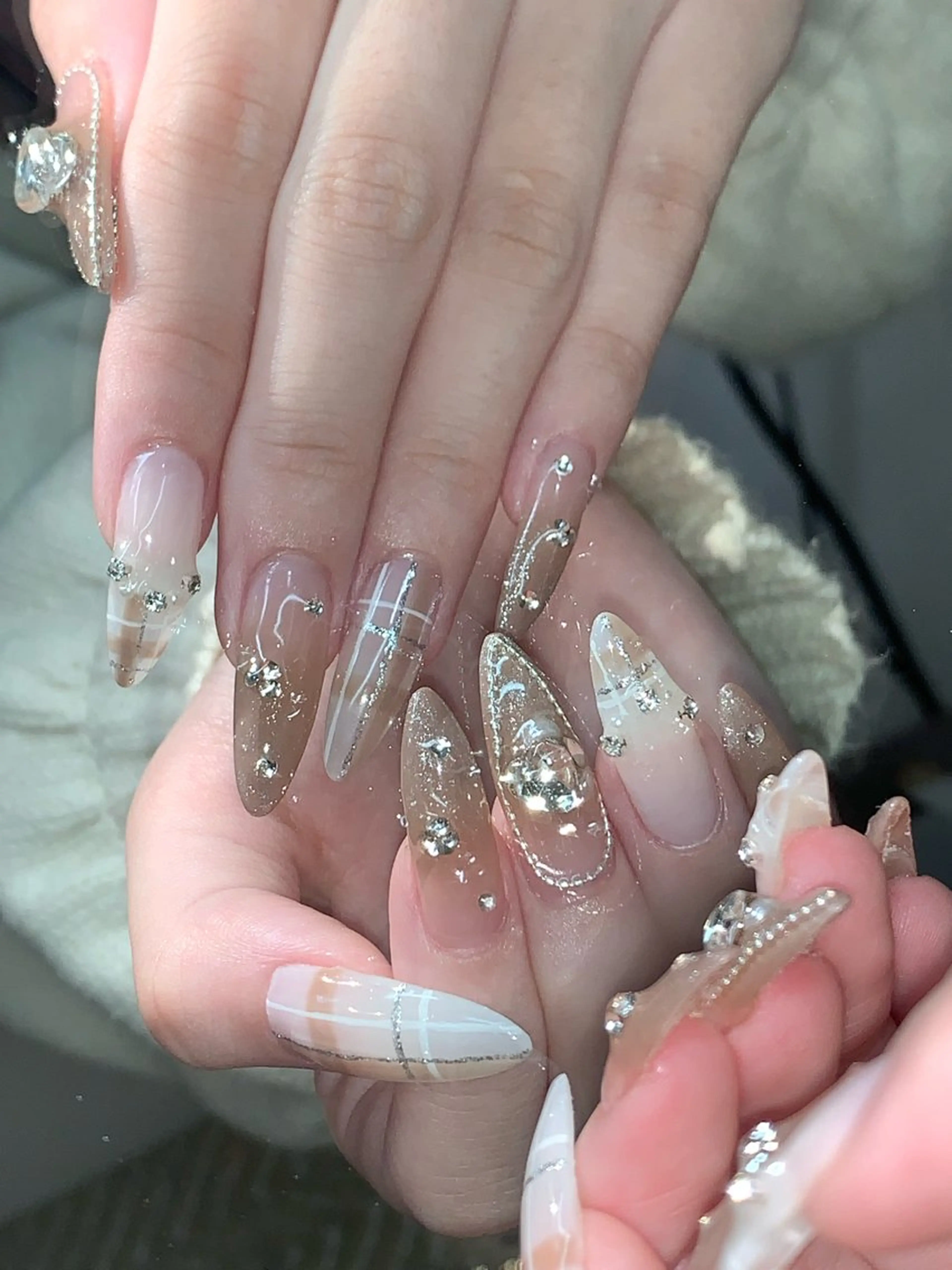 ネイル ハンドネイル NES NAIL所属・さゆり￤推しキャラ ￤ロングネイル🩷のネイルデザイン