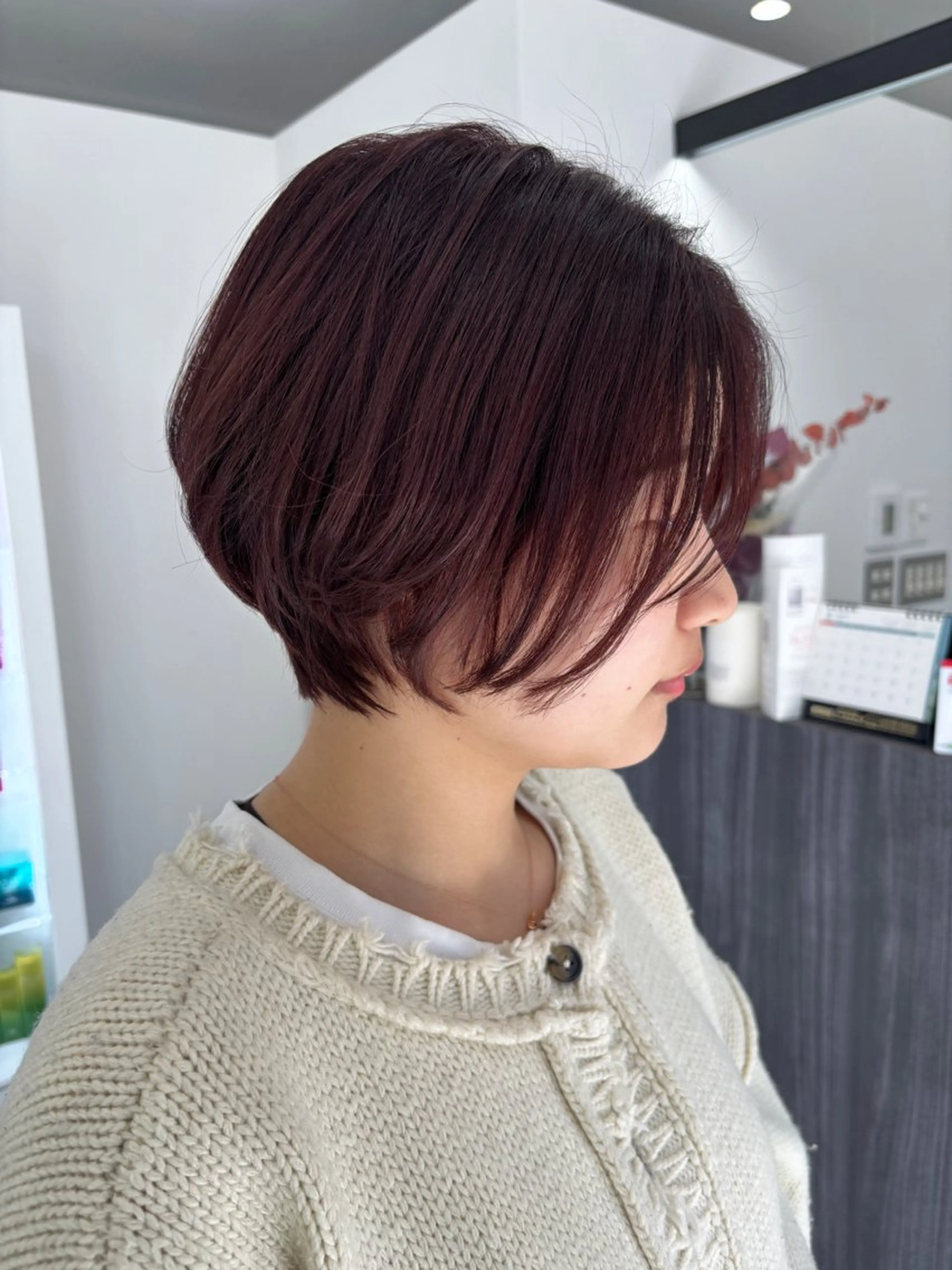 ショート ハンサムショート ピンクブラウン ショートヘア カット ヘアカラー トリートメント 新村 華奈絵のヘアスタイル