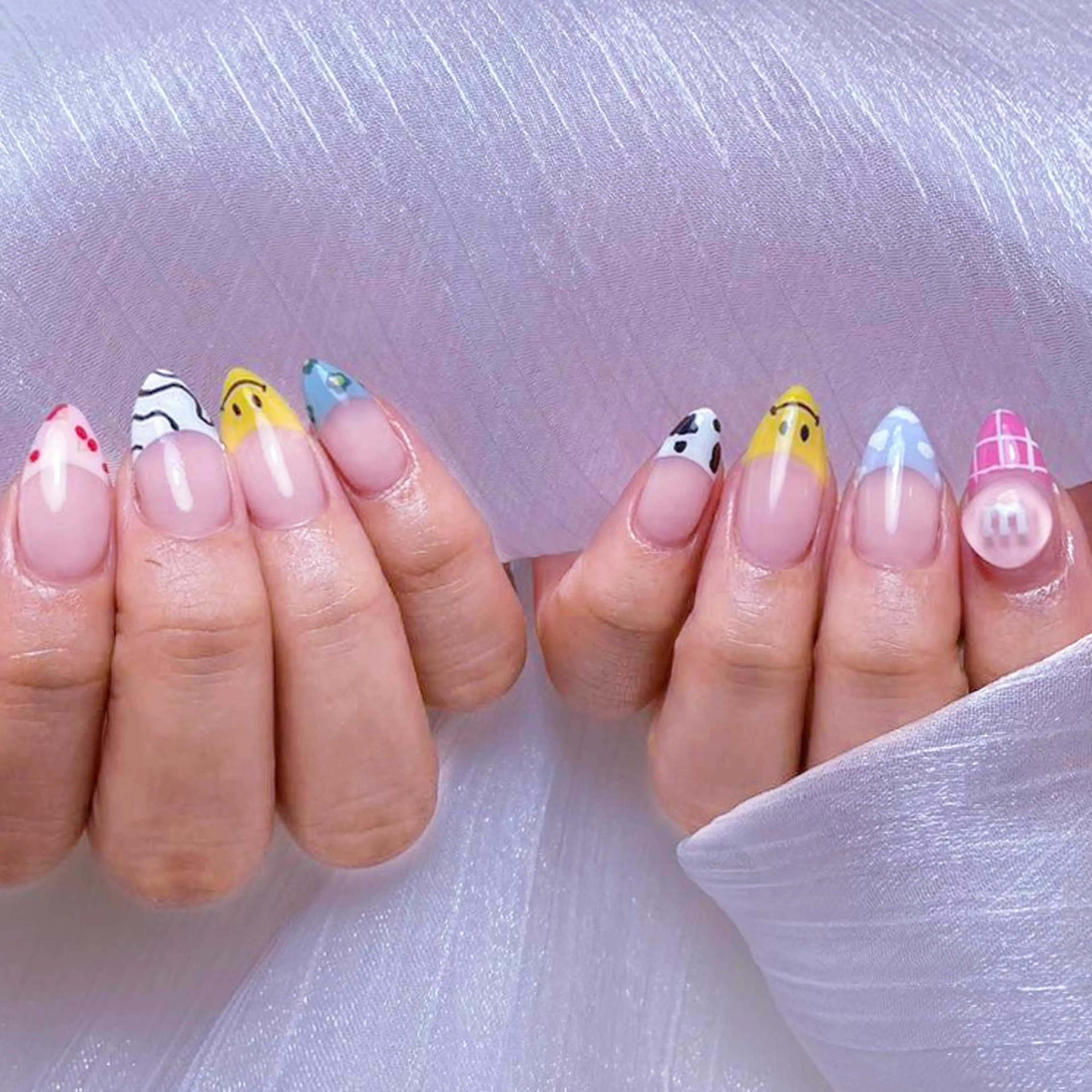 ネイル アートネイル オーロラネイル ガーリー キラキラネイル 韓国ネイル ハンドネイル DIANMOND NAIL🌸のネイルデザイン