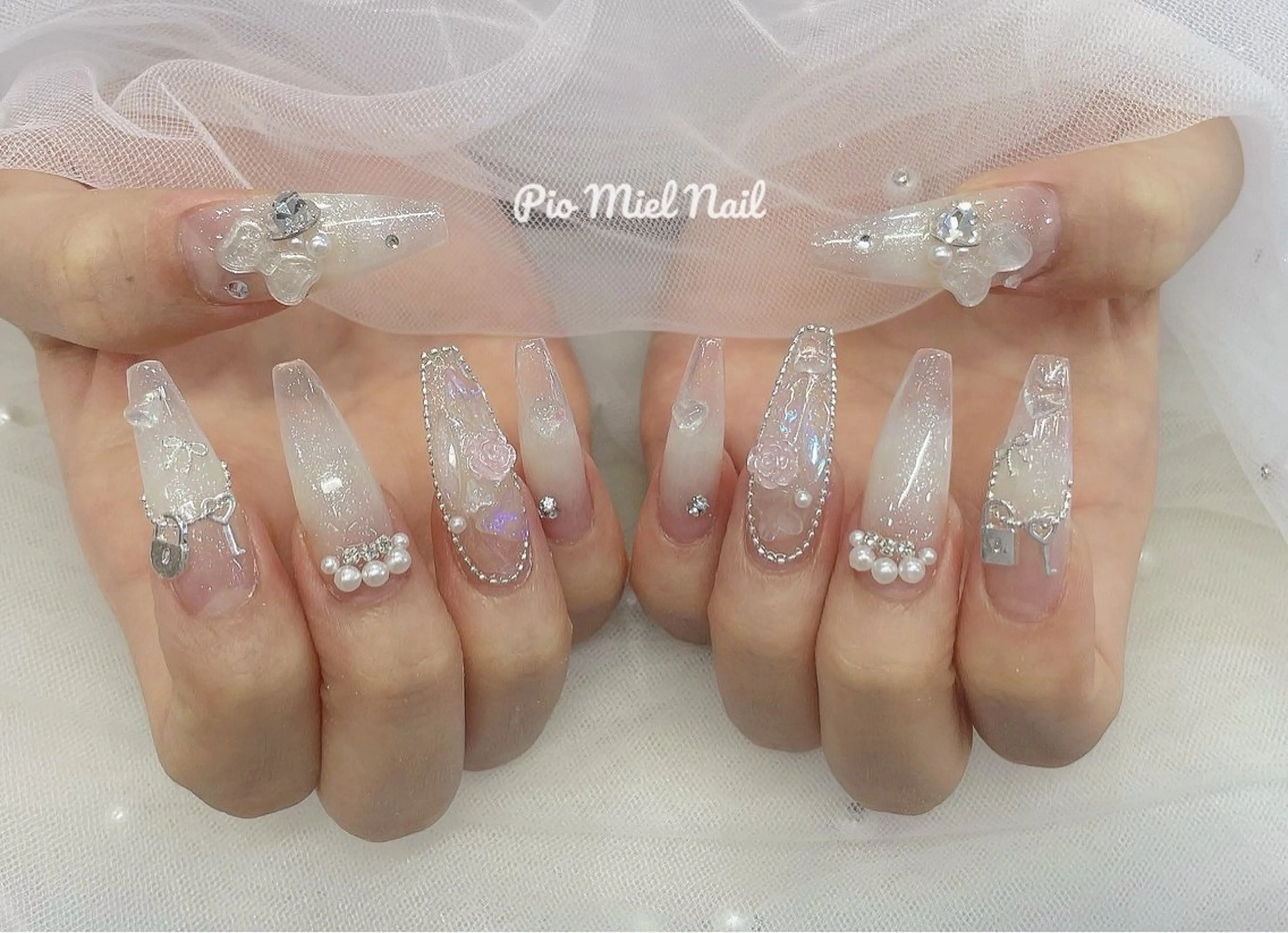 ロング ハンドネイル Pio Mielのネイルデザイン