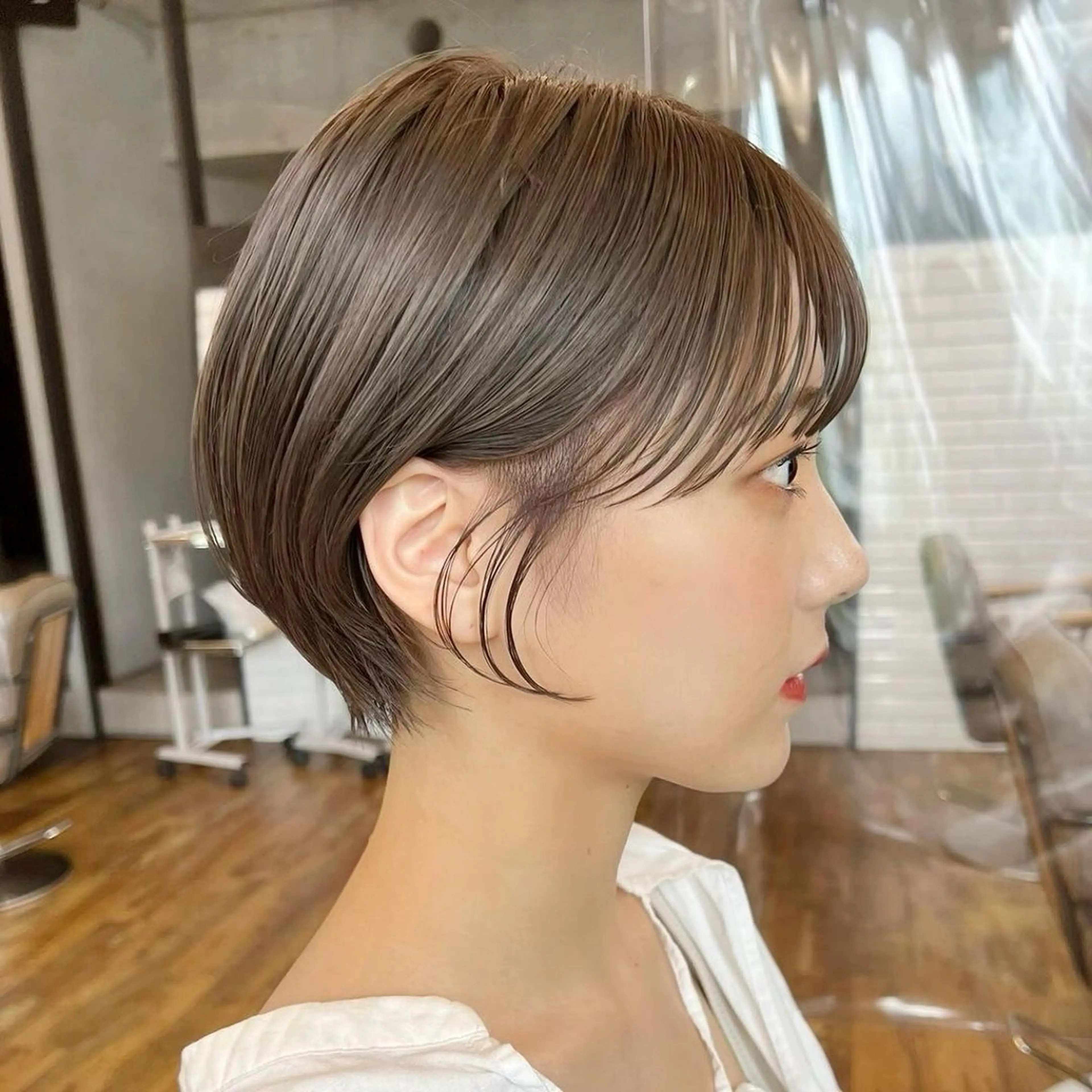 ショート nacoハイトーン ベージュ🎀のヘアスタイル