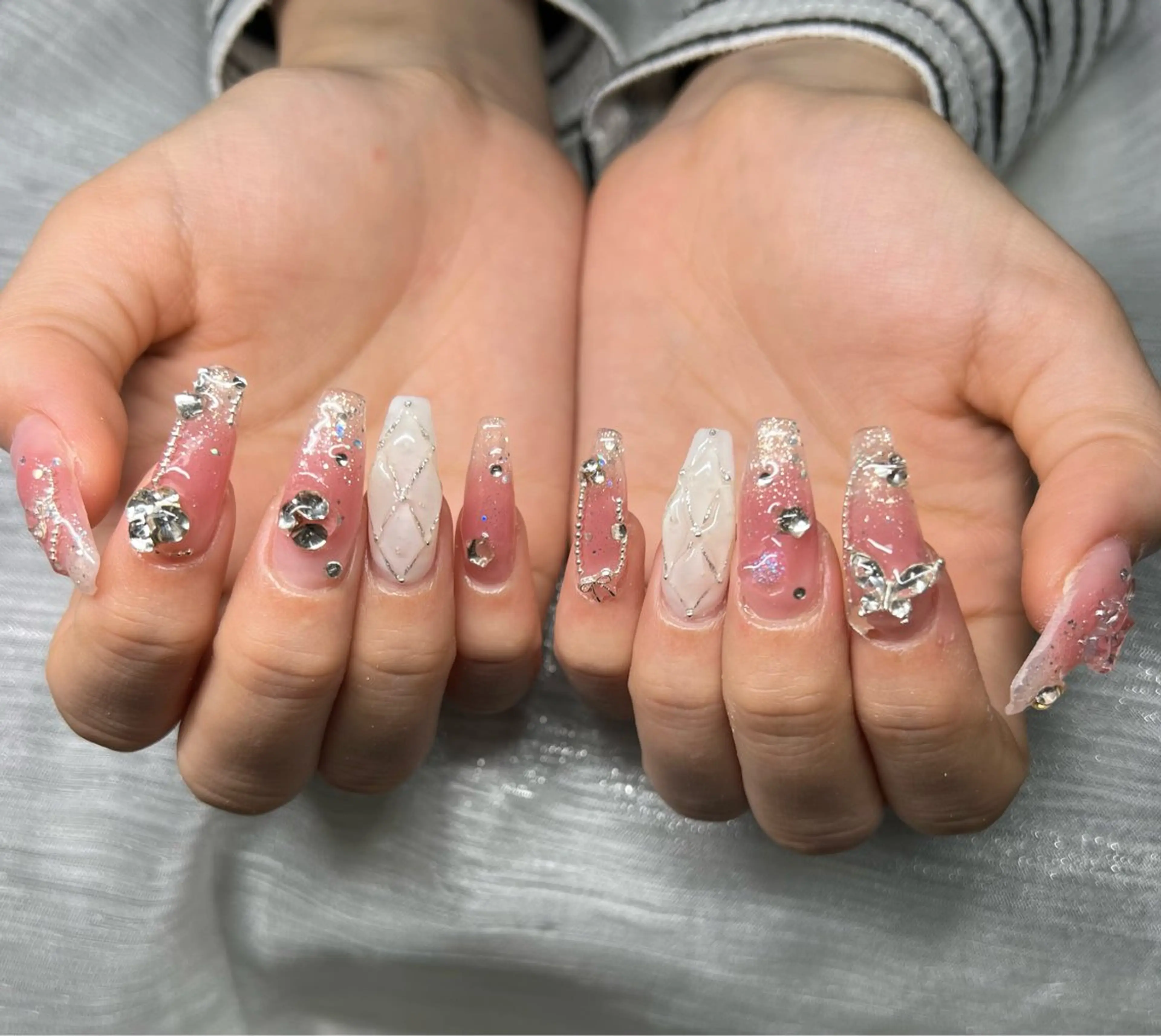 ネイル オーロラネイル チークネイル 長さ出し フットネイル フレンチネイル ハンドネイル Lee Nailsのネイルデザイン