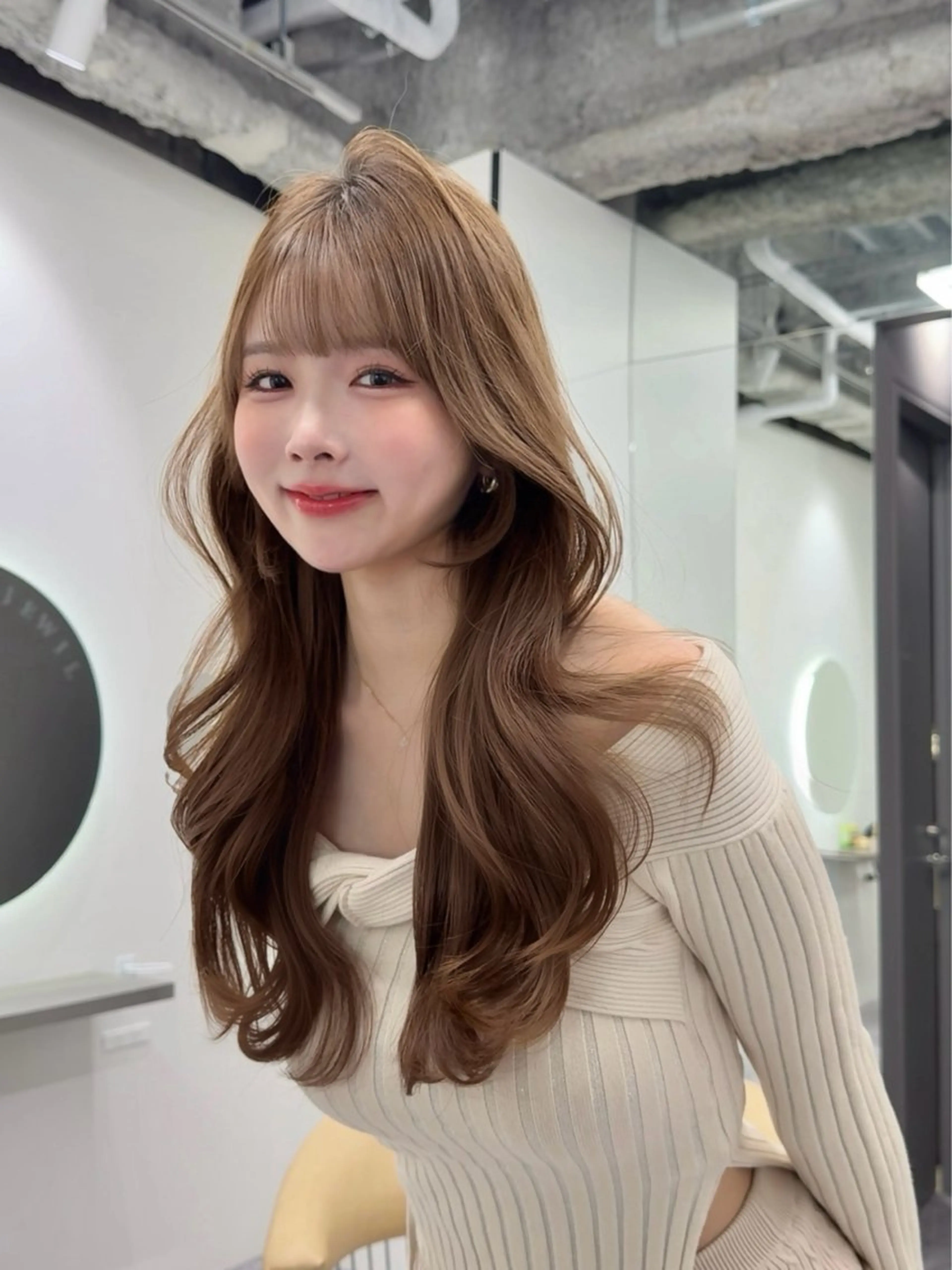 ロング カラー ベージュカラー 透明感カラー ミルクティーベージュ レイヤーカット カット ヘアカラー トリートメント 韓国ヘア/レイヤー カット SAKURAのヘアスタイル