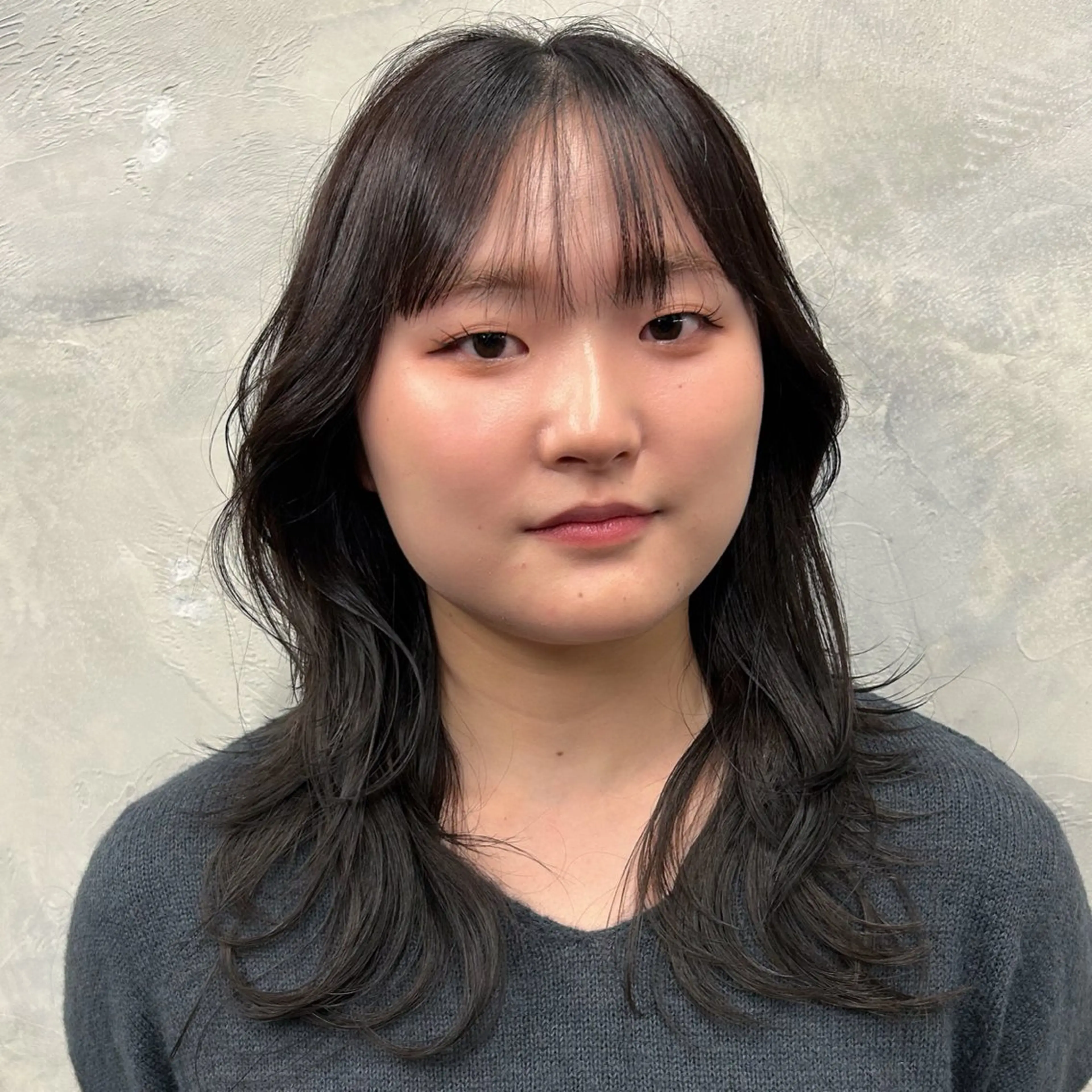 ロング レイヤーカット カット ヘアカラー トリートメント 松川ヒナ|韓国レイヤ /耳つぼジュエリーのヘアスタイル