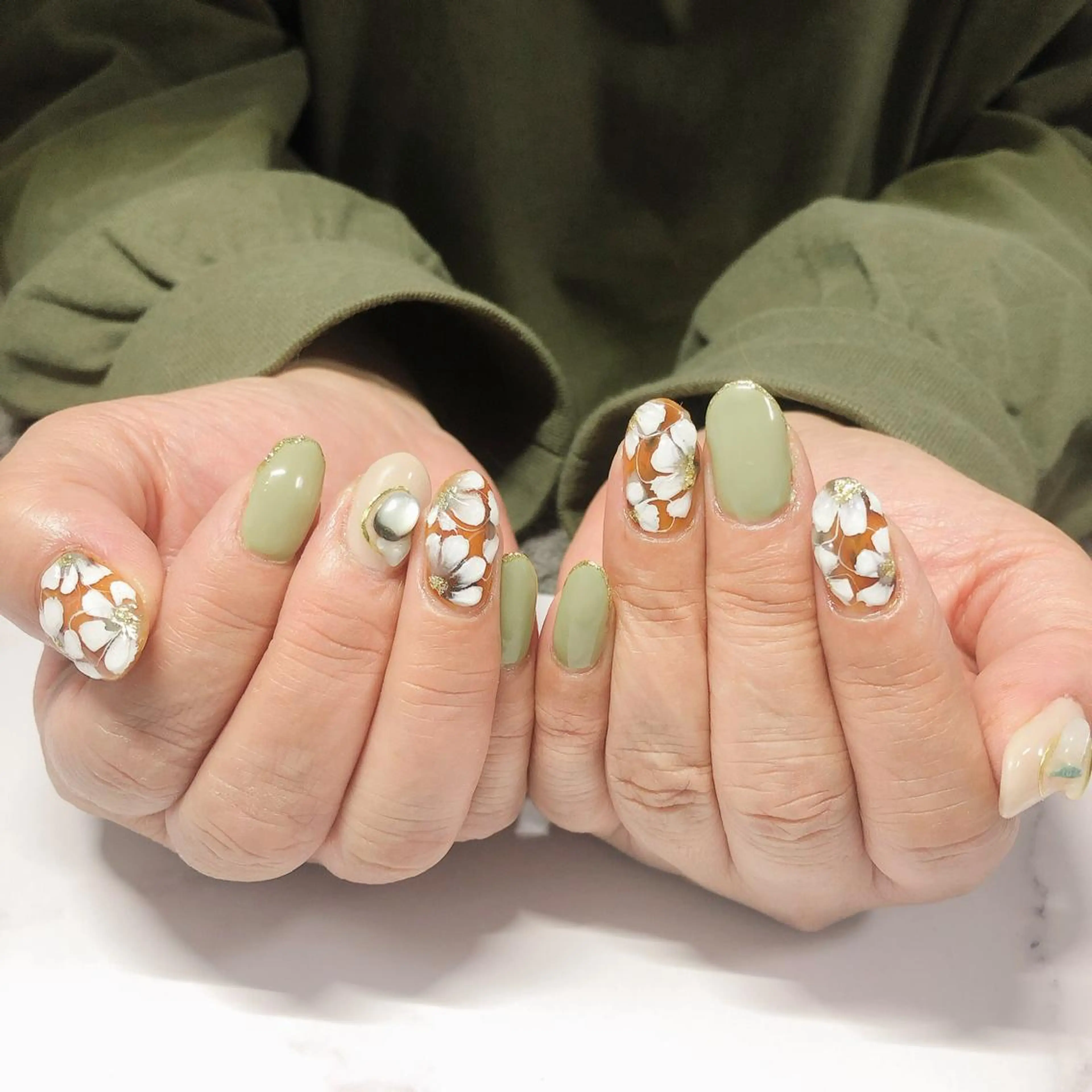 ジェルネイルデザイン(ケア込み、初来店オフ無料、持込可事前にデザイン送付お願い致します)(2本まで、追加可能)の写真