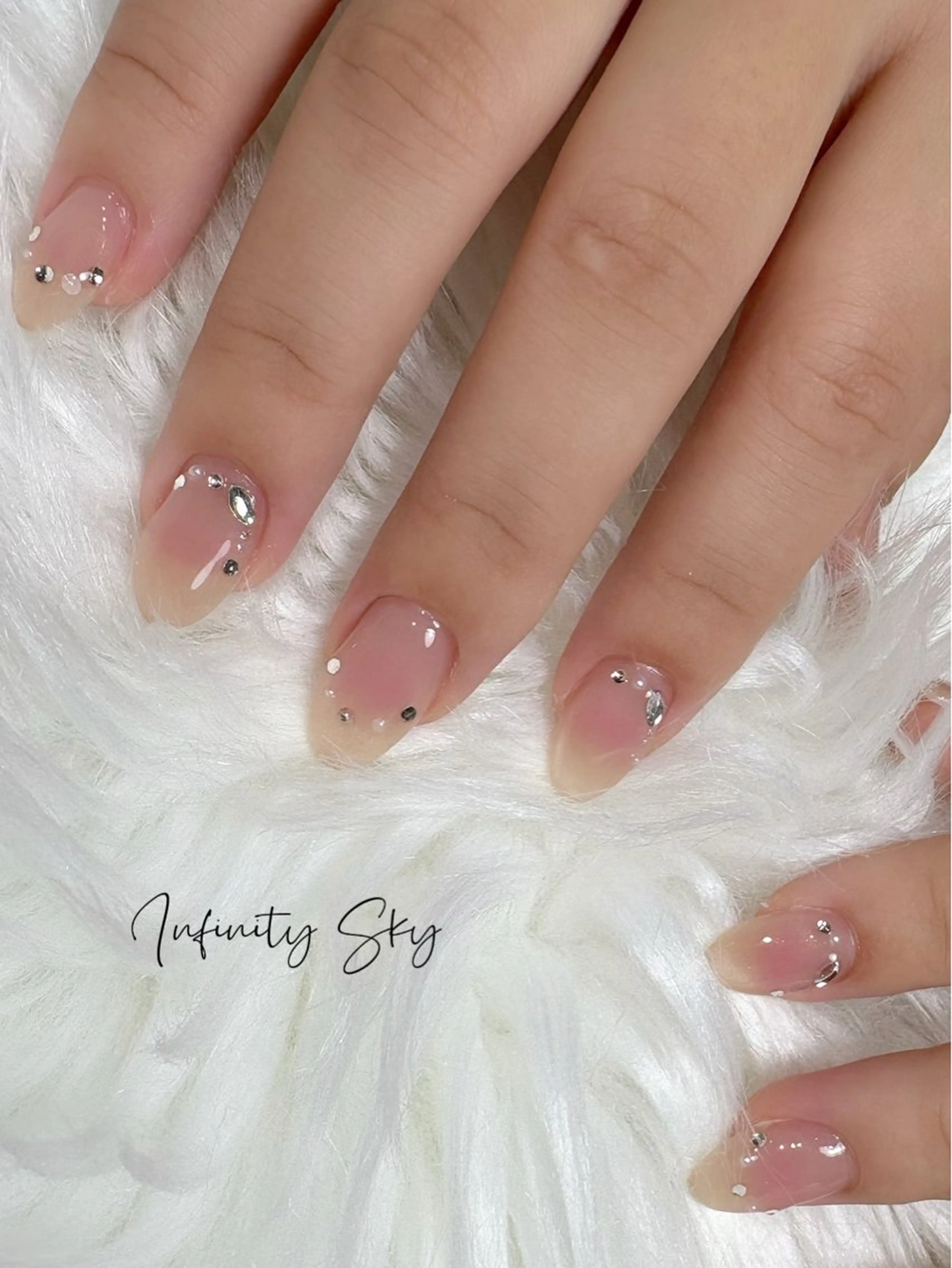 ネイル チークネイル 韓国ネイル ワンホンネイル infinity skyのネイルデザイン