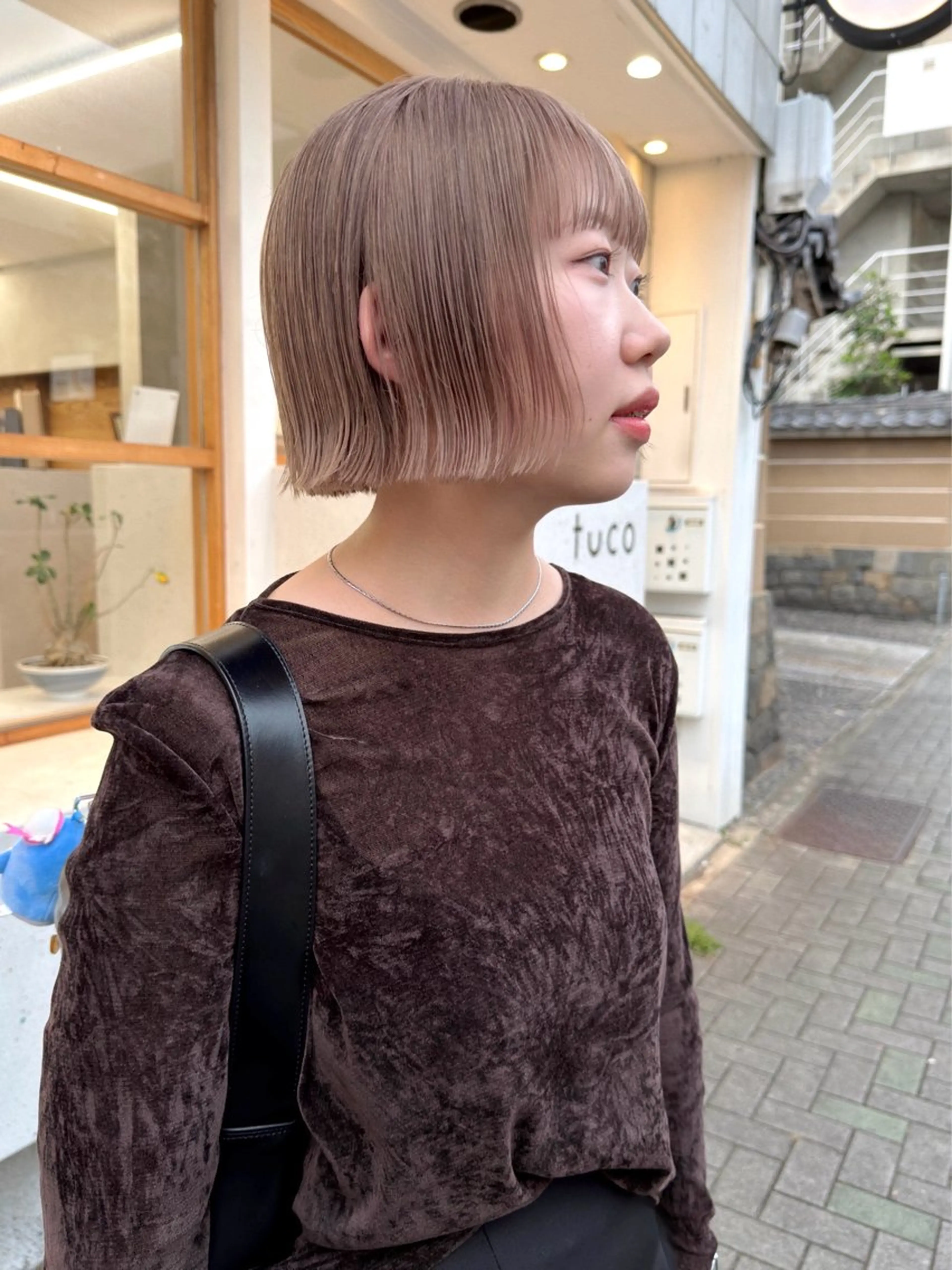 ショート カラー ベージュカラー ブリーチ ミルクティーベージュ ボブ カット ヘアカラー トリートメント デザイン/レイヤー Kaito🐩/栄のヘアスタイル