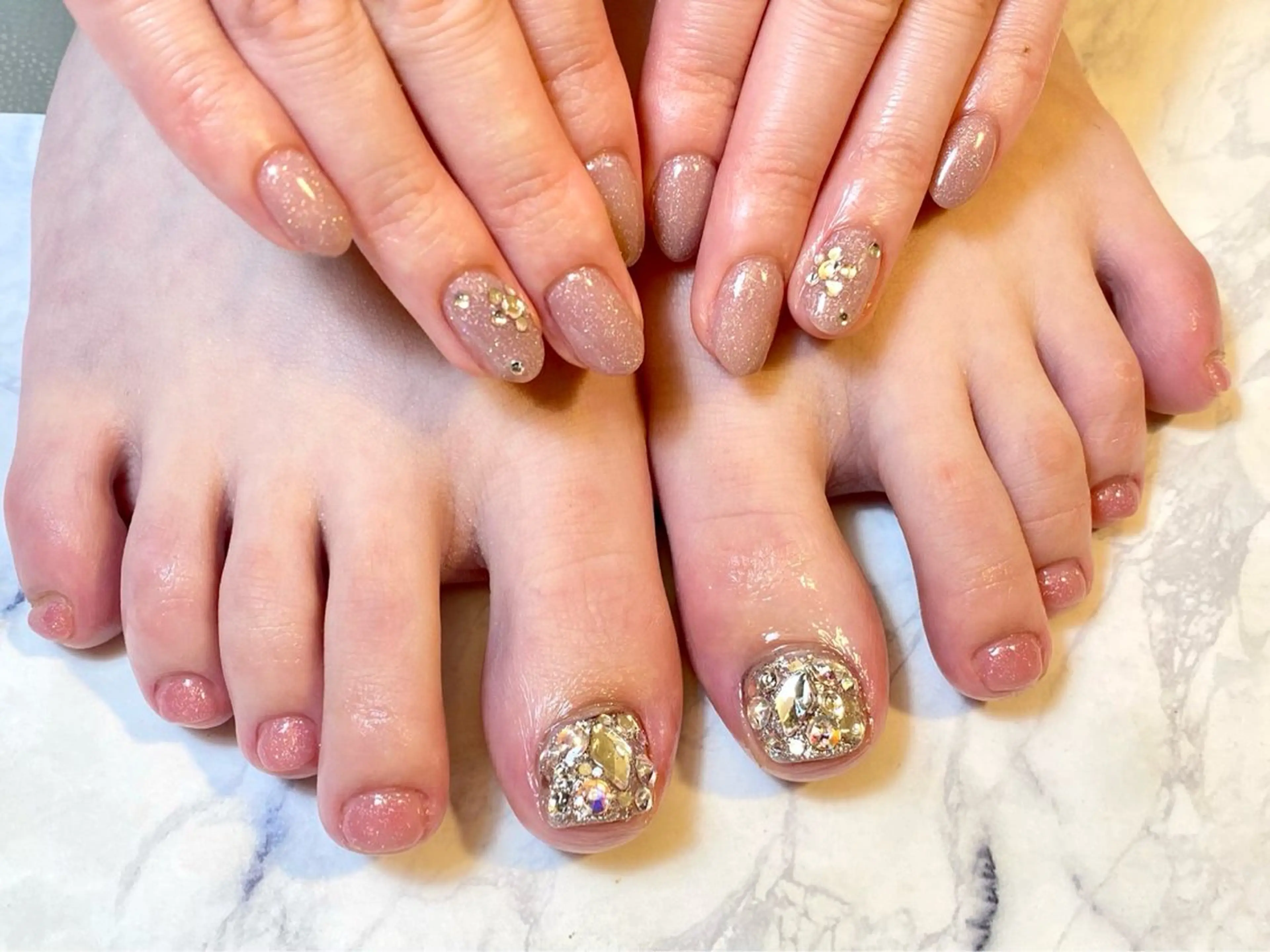 手足セット(オフなし)ワンカラー💅 フット→ハンドの流れになりますのでお時間長くなります。の写真