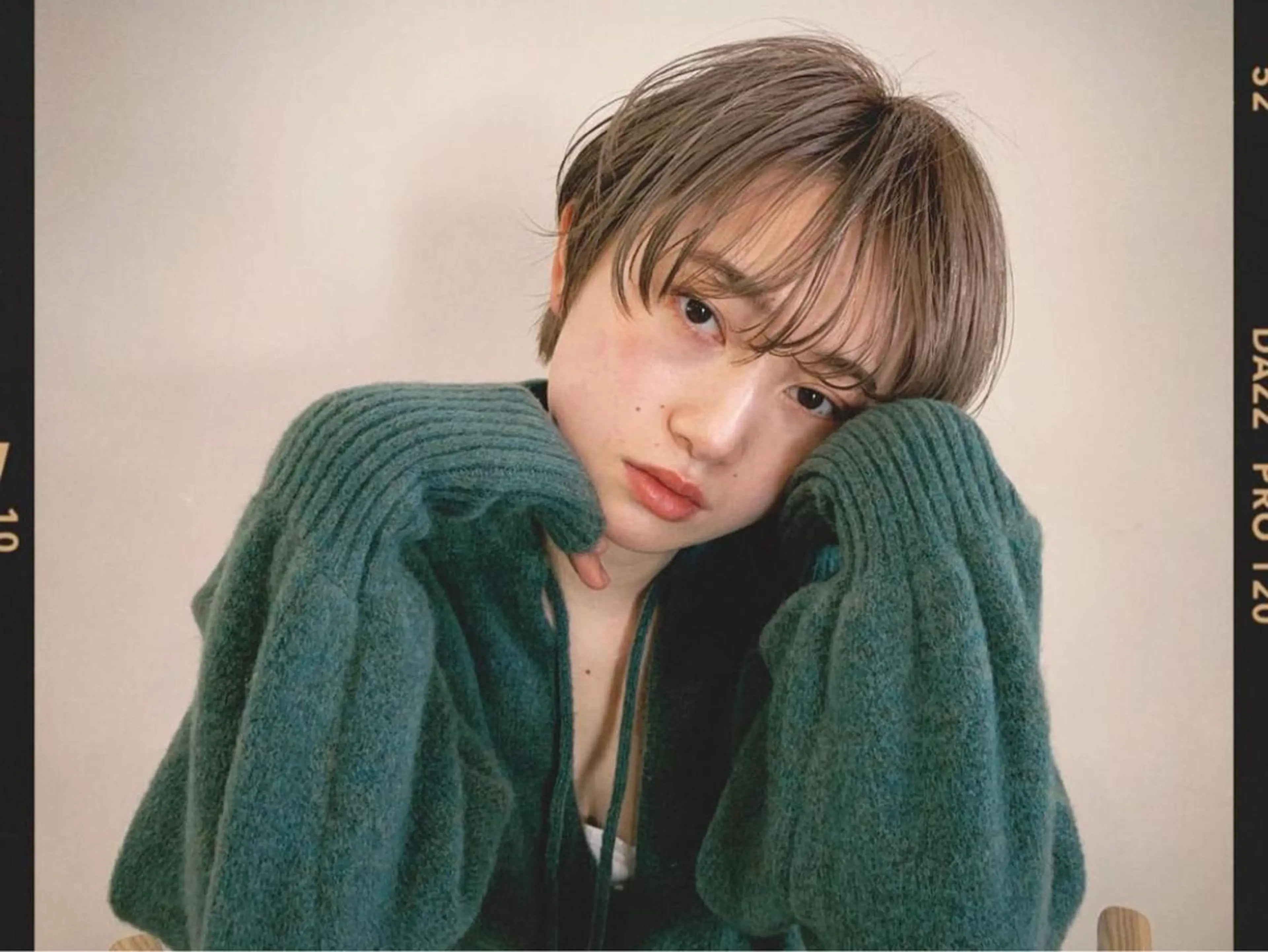 ショート カラー ブリーチ グレージュ カット ヘアカラー トリートメント 柔らかブラウン/顔周 りレイヤー♡ユウシのヘアスタイル