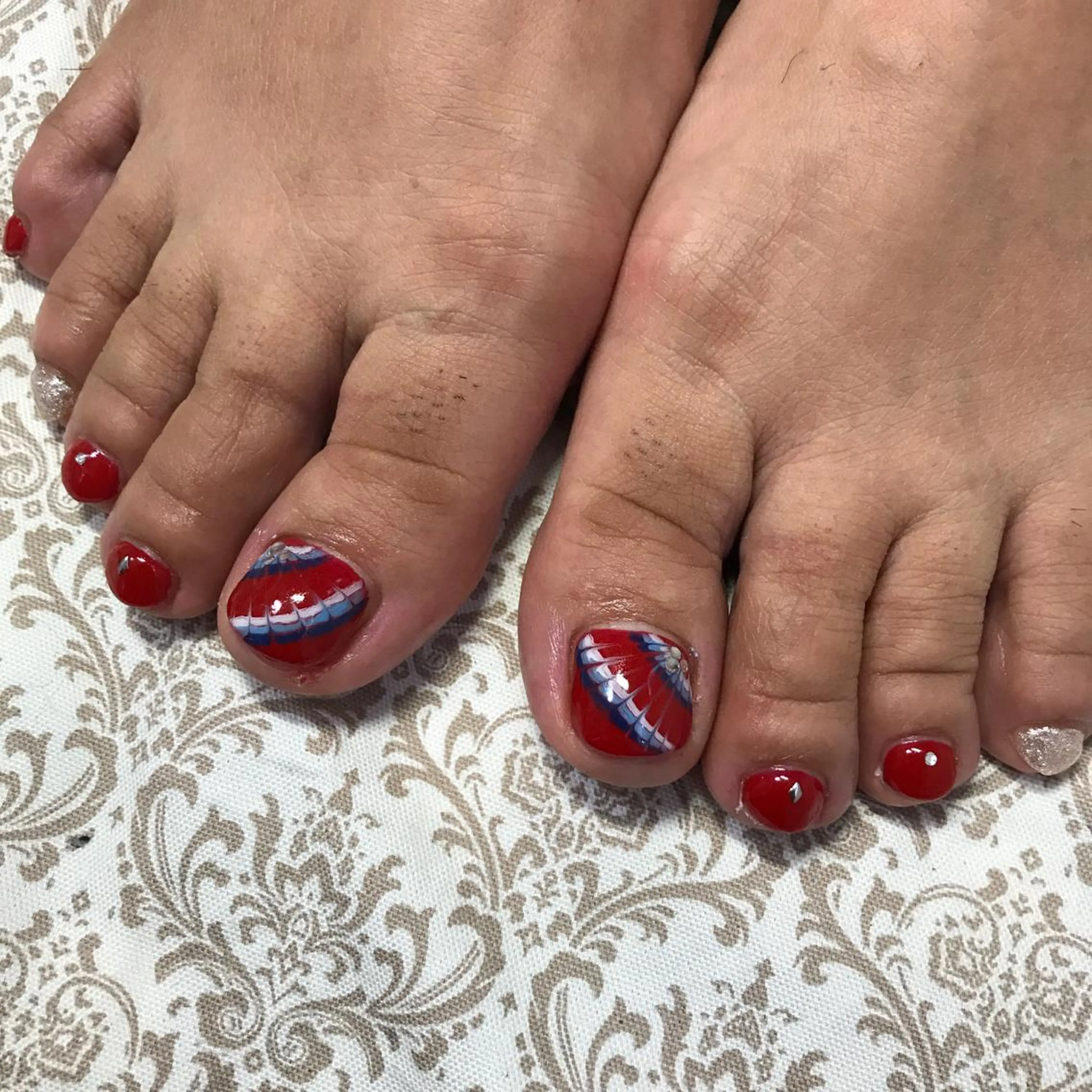 ネイル アートネイル フットネイル ピーコックネイル 赤色 COCO+所属・COCO +のエステ・リラクイメージ