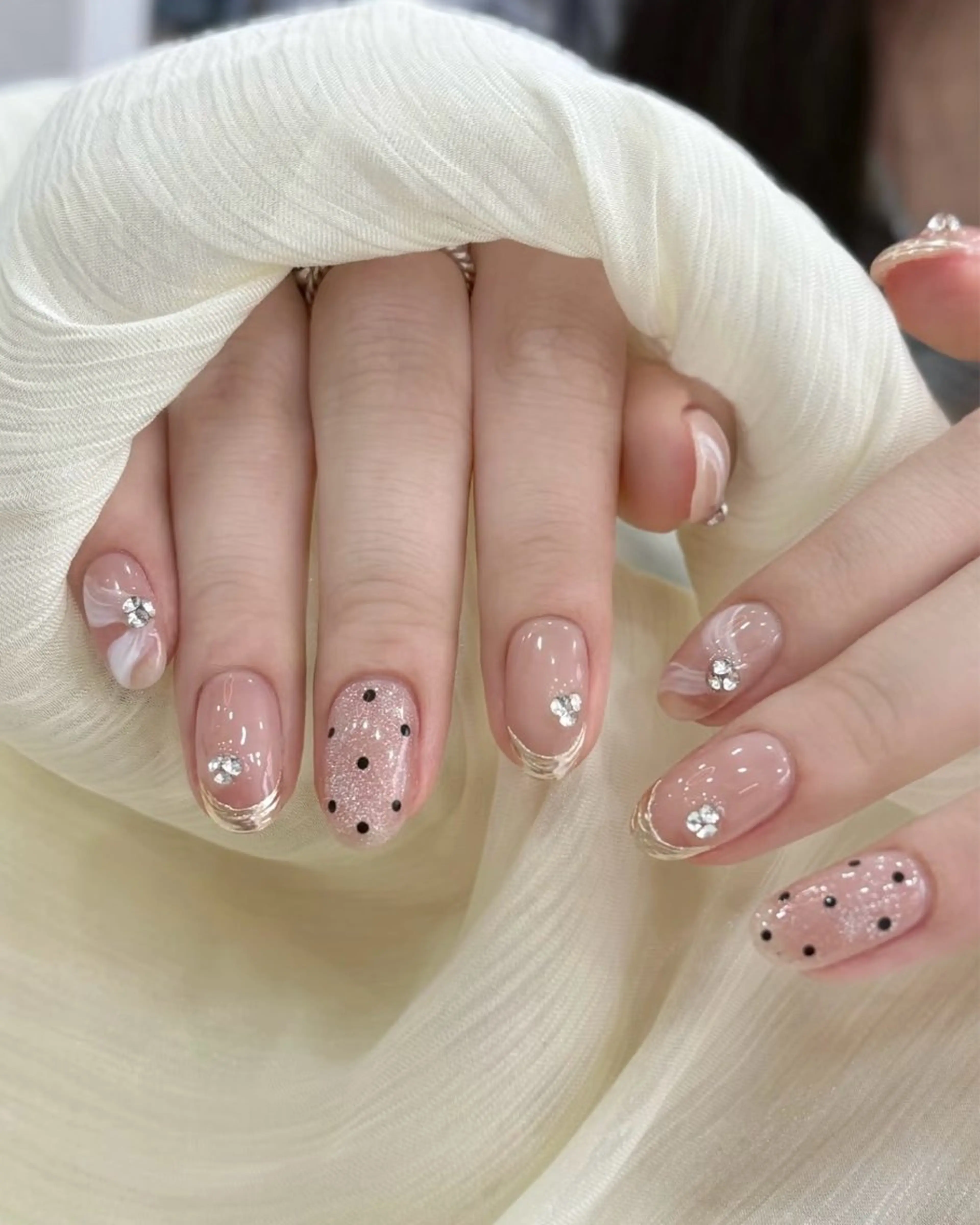 ネイル チークネイル フレンチネイル ハート キラキラネイル 韓国ネイル ハンドネイル ハンドケア Speraネイル 大宮店🎀のネイルデザイン