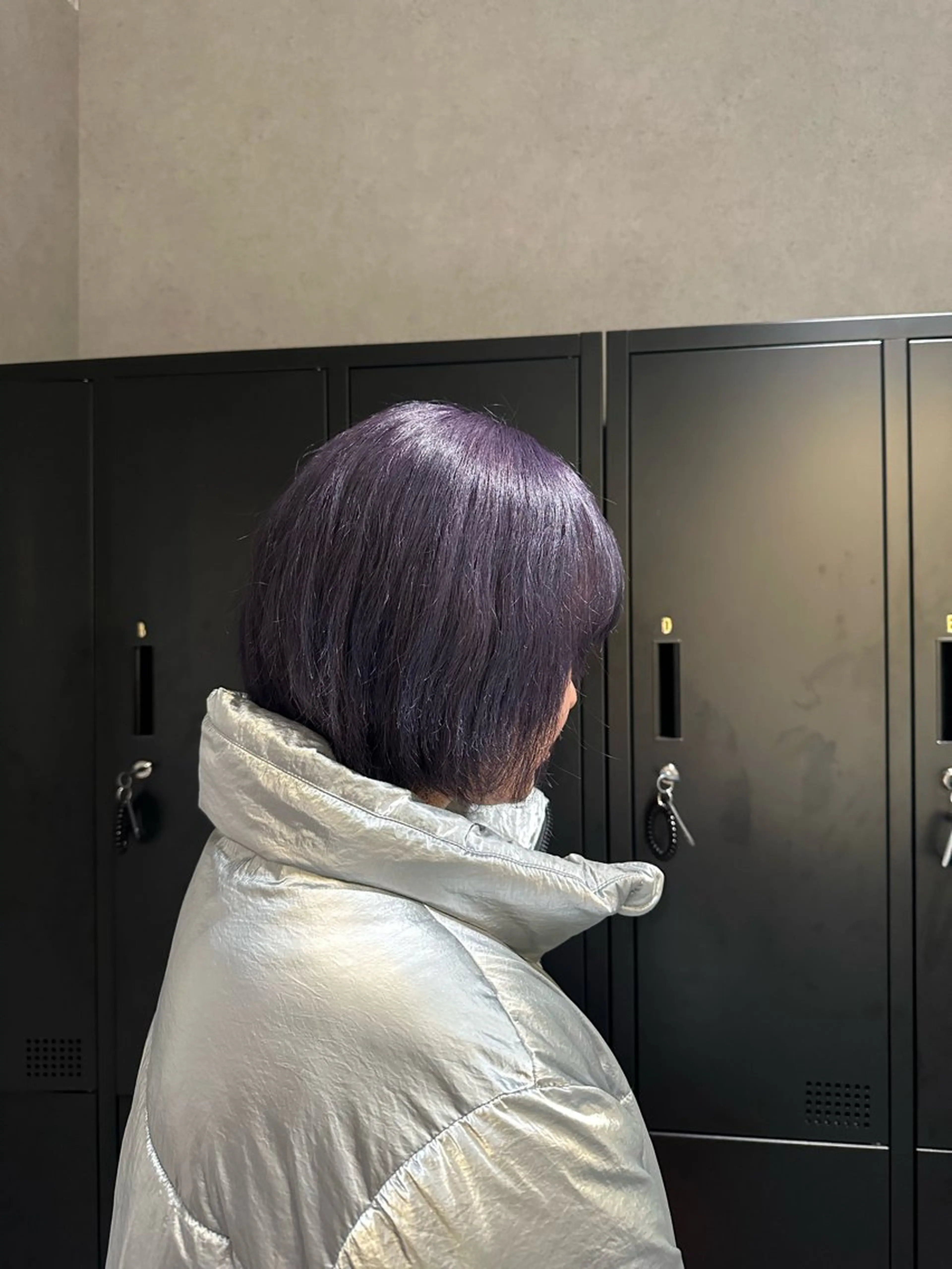 ショート カラー パープルカラー SALOWIN広島所属・ブリーチカラー/ ベージュ/SARAのヘアスタイル