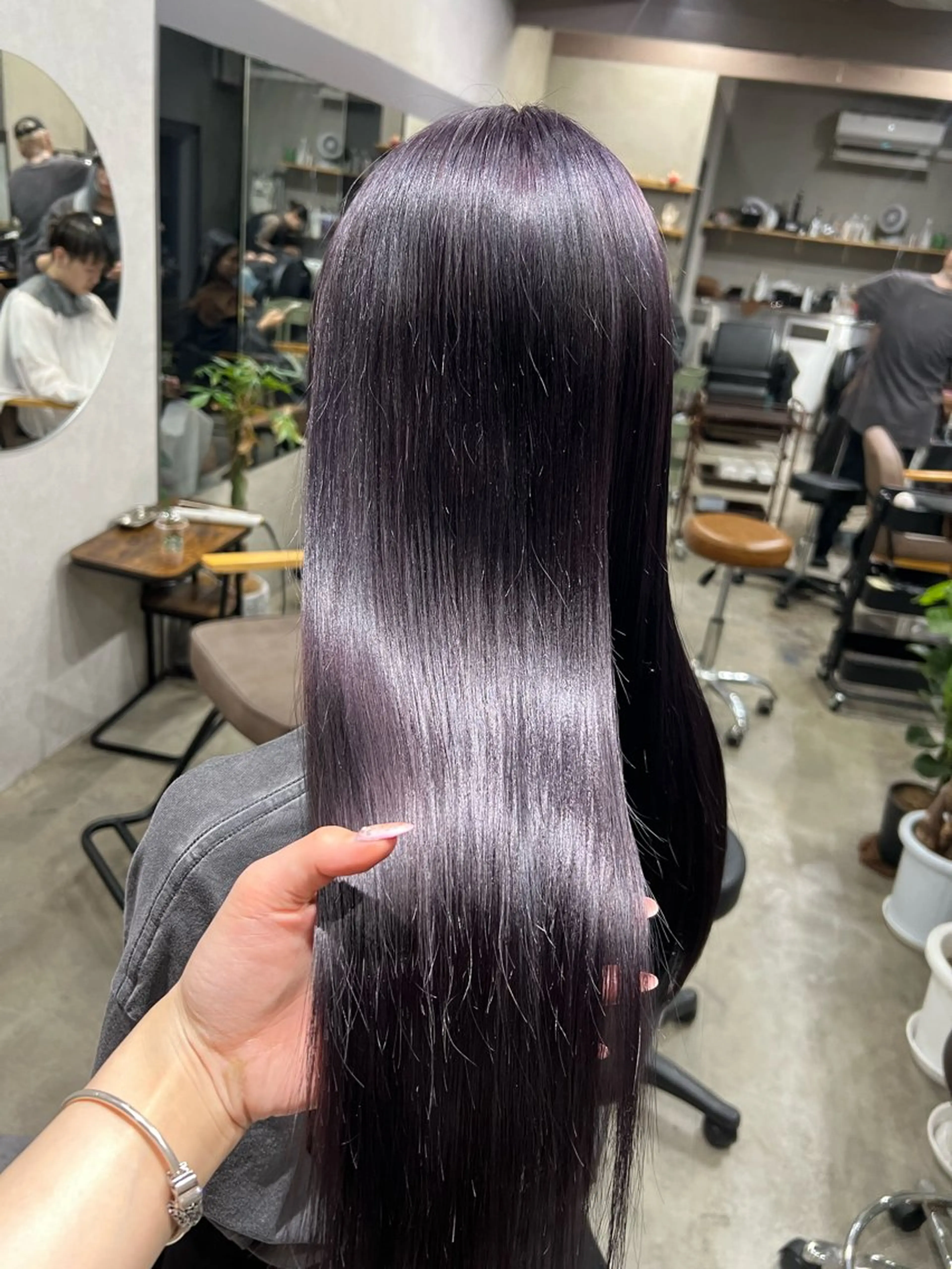 ロング ヘアカラー maya レイヤーカットのヘアスタイル