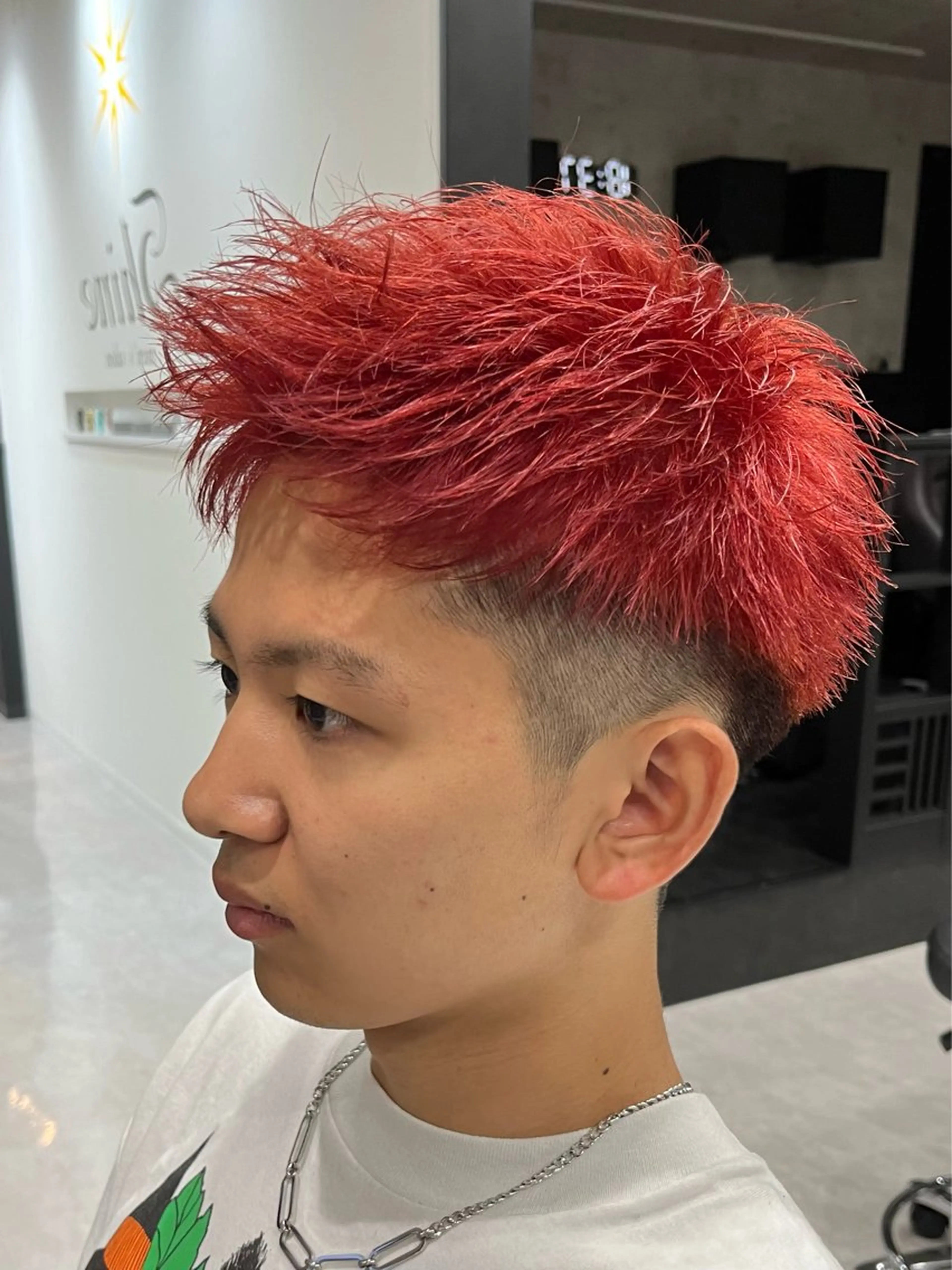 カラー メンズ メンズハイトーン モヒカン ハイトーンカラー カット ヘアカラー トリートメント 【店長】メンズ職人 短髪　ハイトーン🔥のヘアスタイル