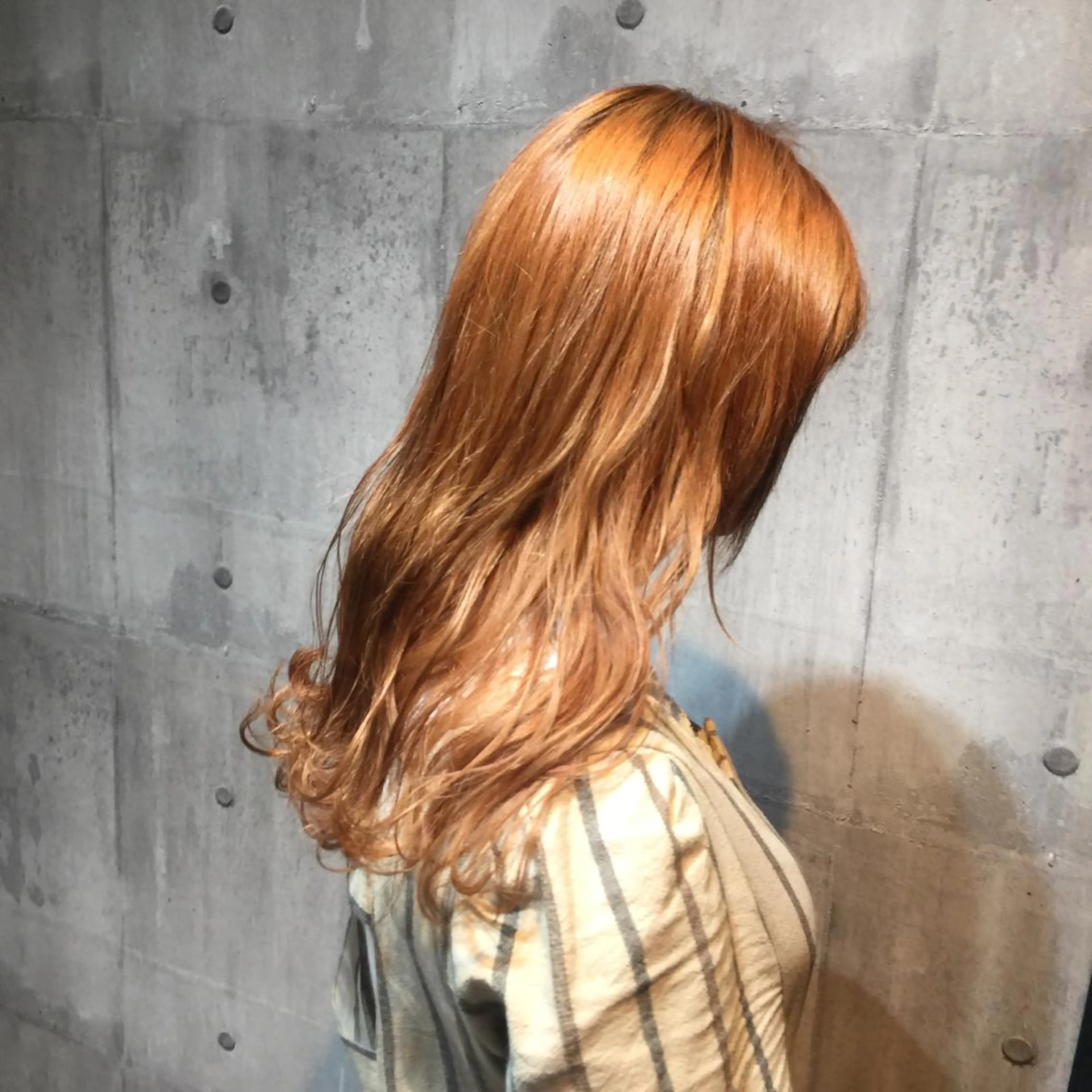 セミロング カラー ベージュカラー オレンジ オレンジベージュ ホワイト&レイヤーカ ットエクステ長畠俊輔のヘアスタイル