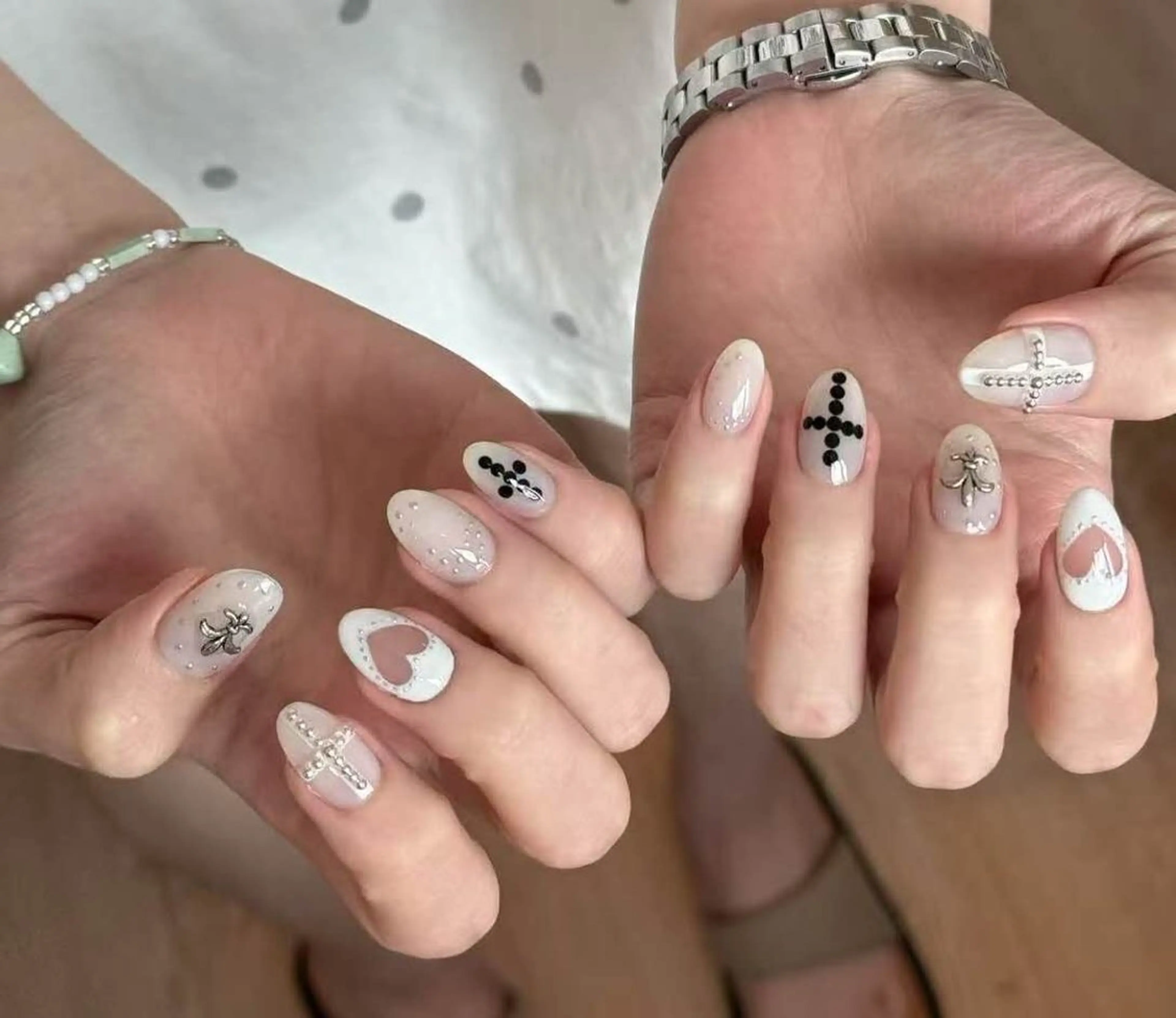 ネイル オーロラネイル フラワーネイル フットネイル フレンチネイル ジェルネイル ハンドネイル BabyYouMi nailのネイルデザイン