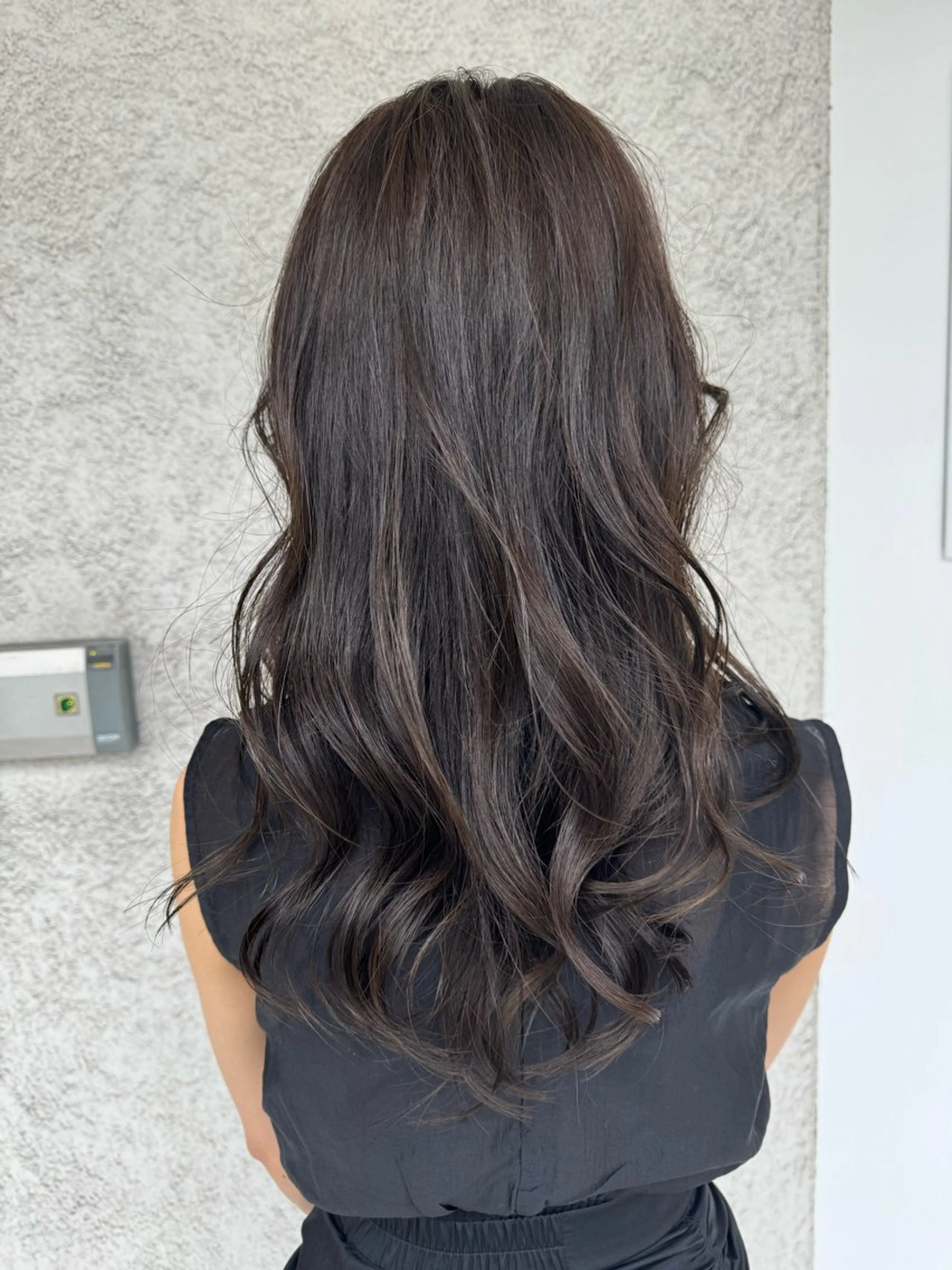 ロング カラー アッシュ オリーブアッシュ カット ヘアカラー 椎葉 祐也のヘアスタイル