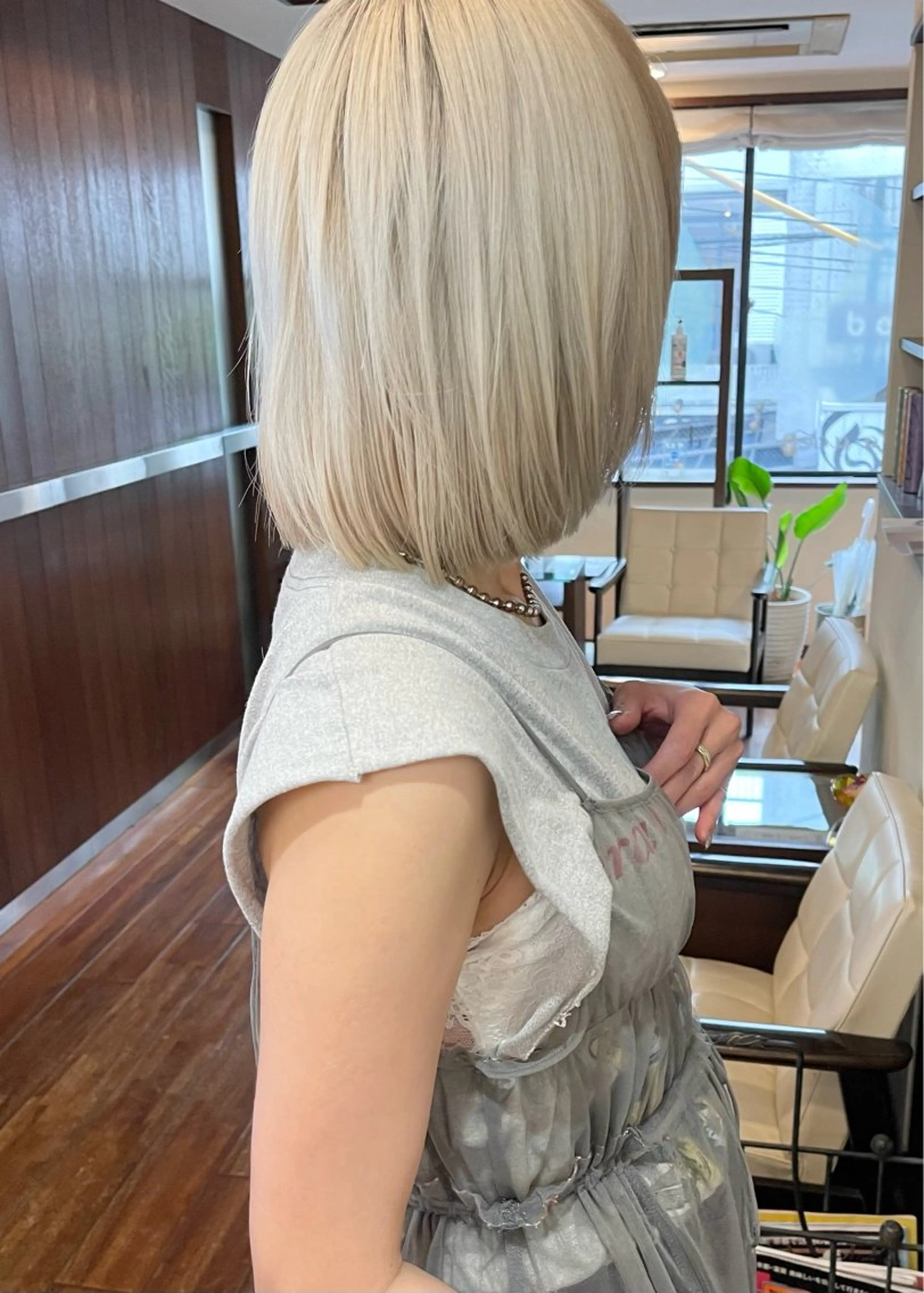 ショート カラー カット ヘアカラー トリートメント 髪質改善ｶﾗｰ ｹｱﾌﾞﾘｰﾁ/ﾀﾑのヘアスタイル